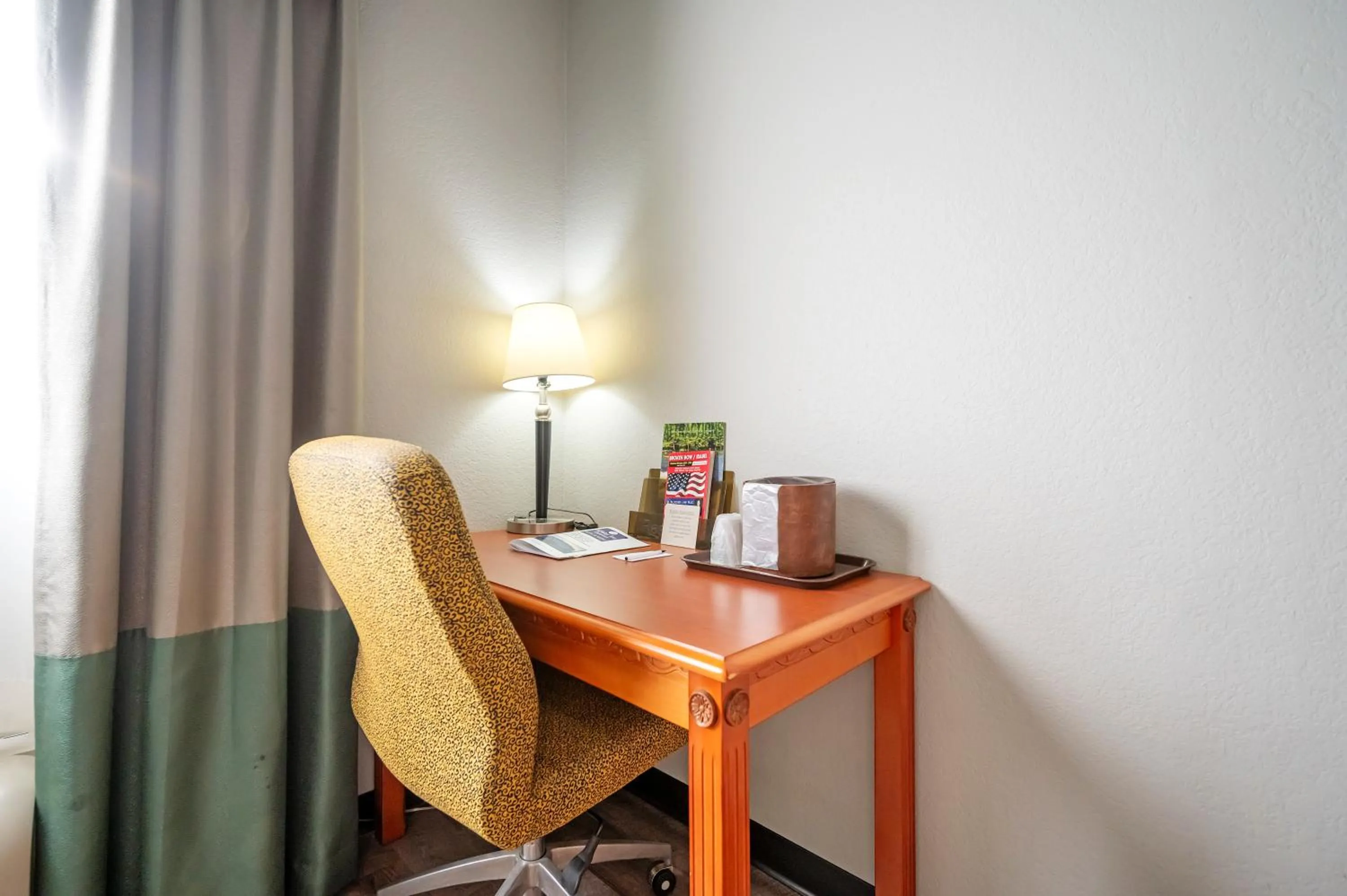 Business facilities in HiWay Inn Express of Broken Bow