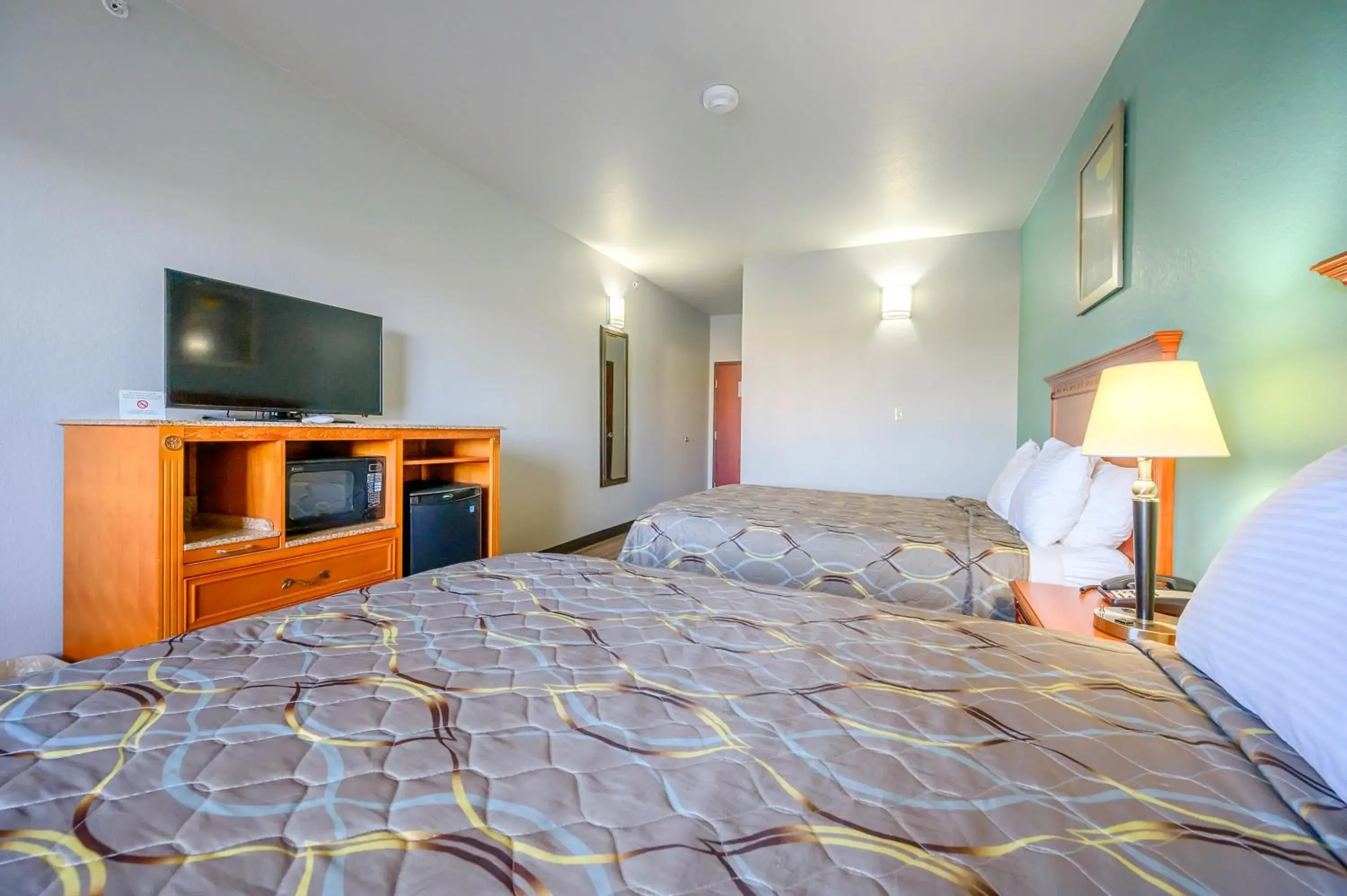 Queen Room with Two Queen Beds in HiWay Inn Express of Broken Bow Queen Room with Two Queen Beds in HiWay Inn Express of Broken Bow