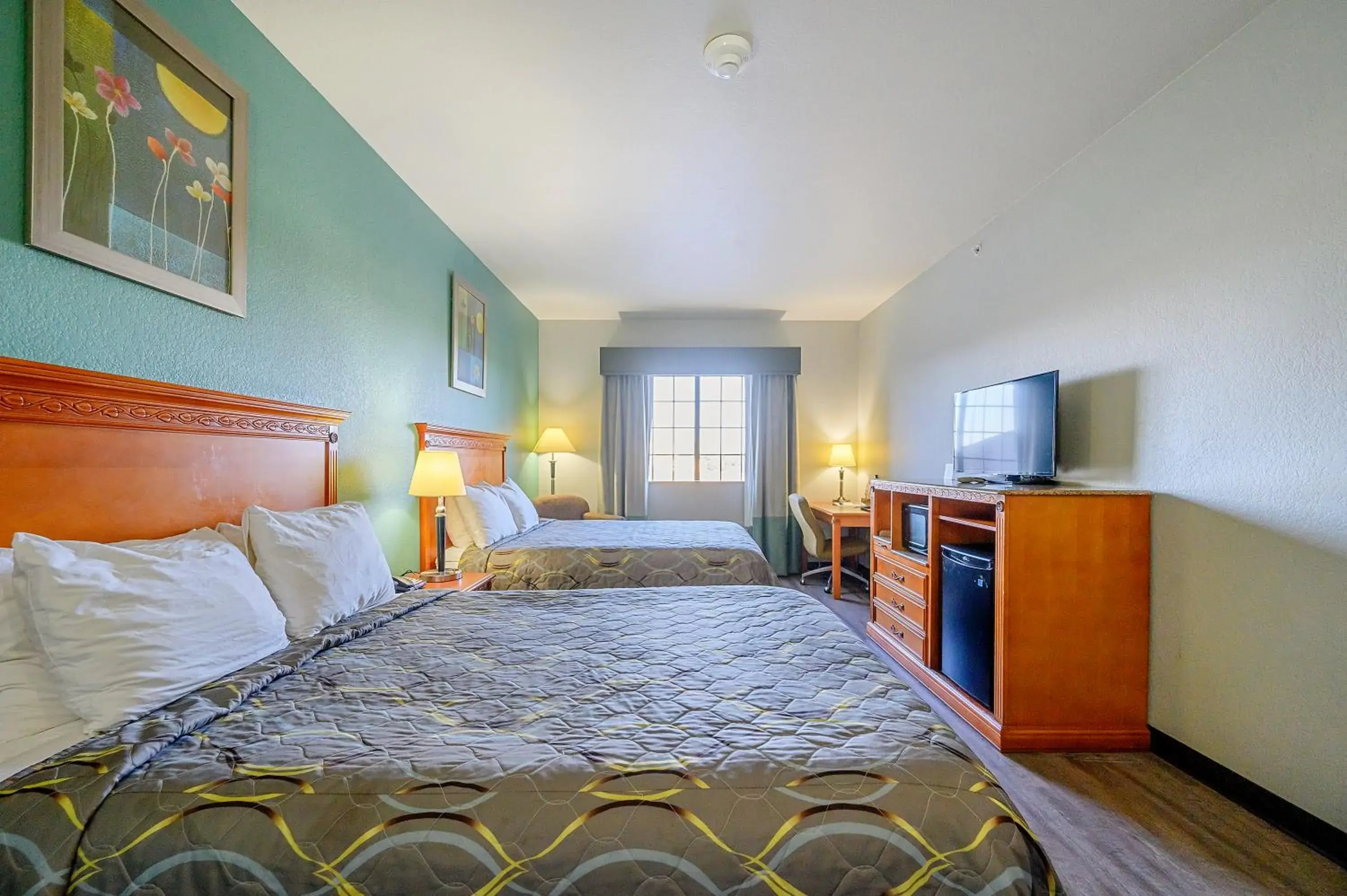 Queen Room with Two Queen Beds in HiWay Inn Express of Broken Bow Queen Room with Two Queen Beds in HiWay Inn Express of Broken Bow