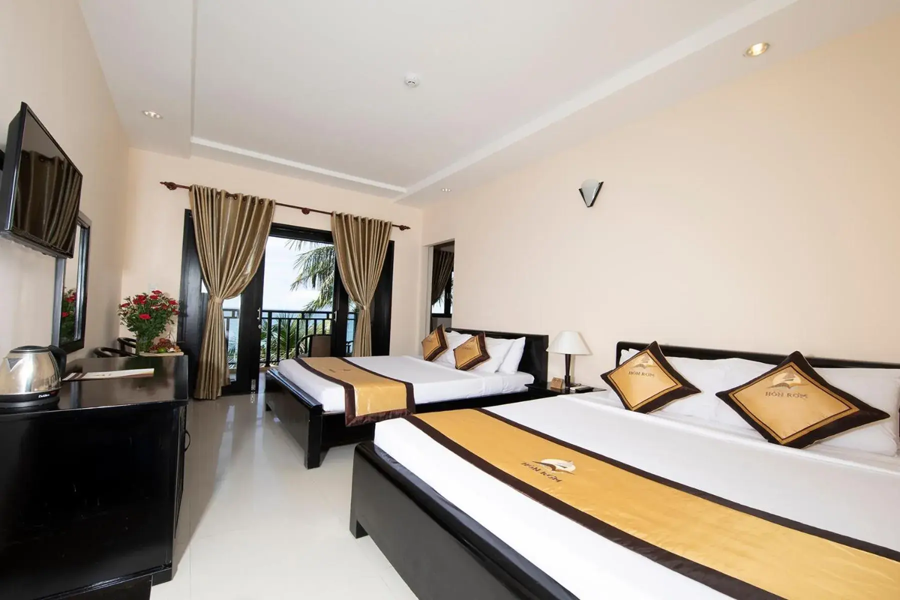 Bed in Hon Rom Central Beach Resort Bed in Hon Rom Central Beach Resort