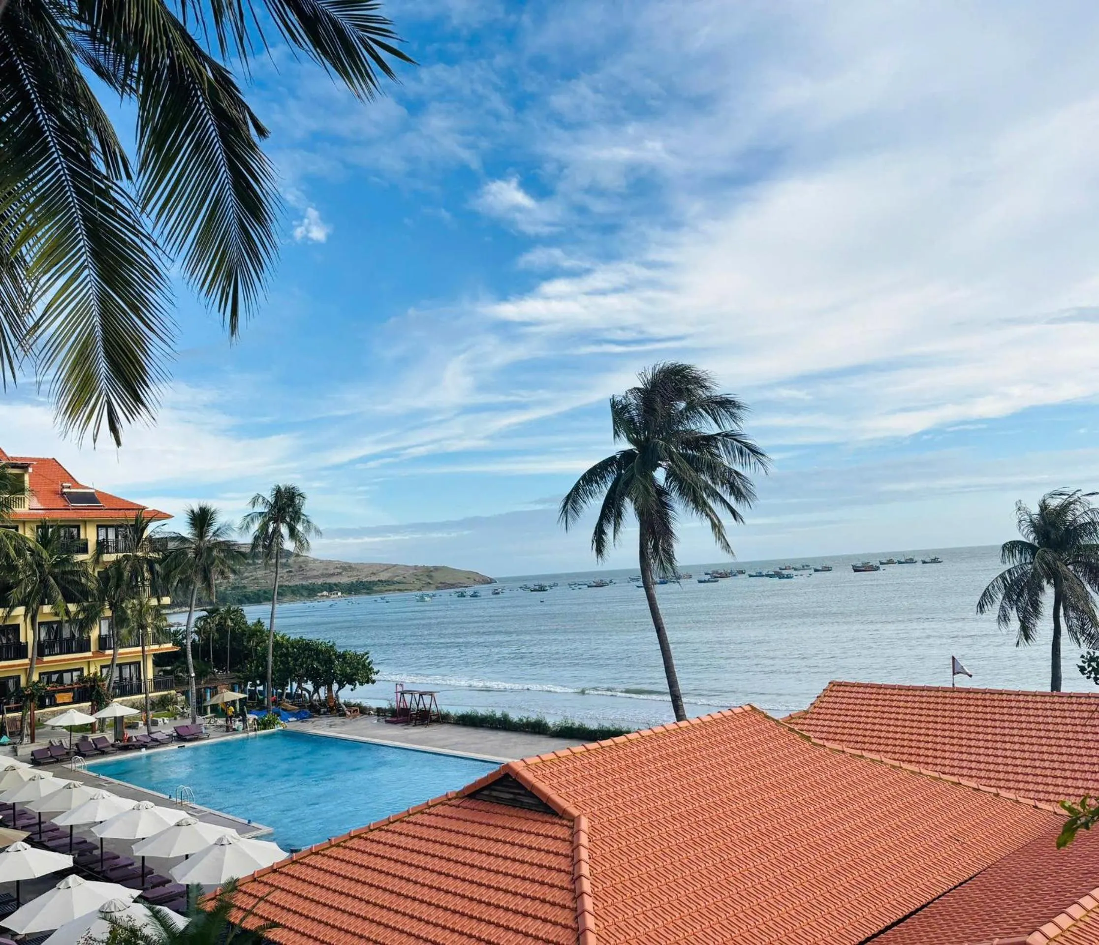 Hon Rom Central Beach Resort