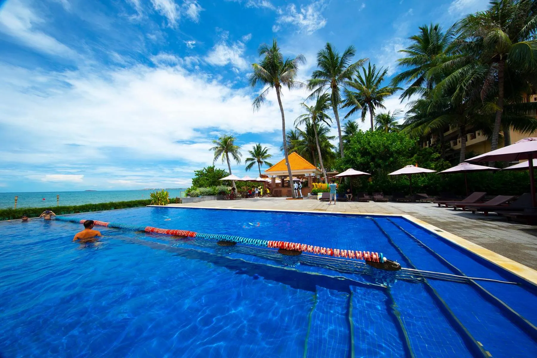 Hon Rom Central Beach Resort