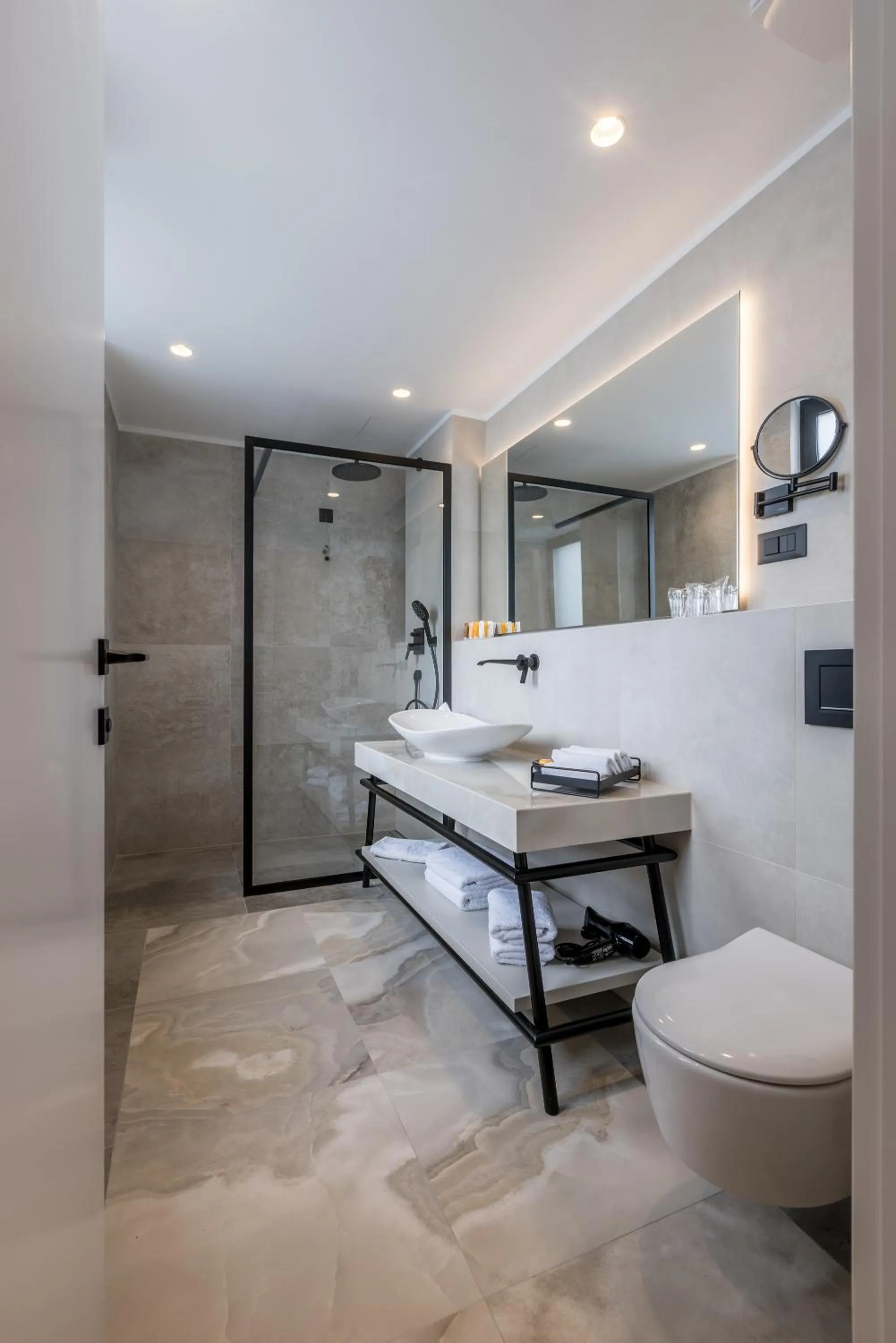 Shower in Cora Hotel