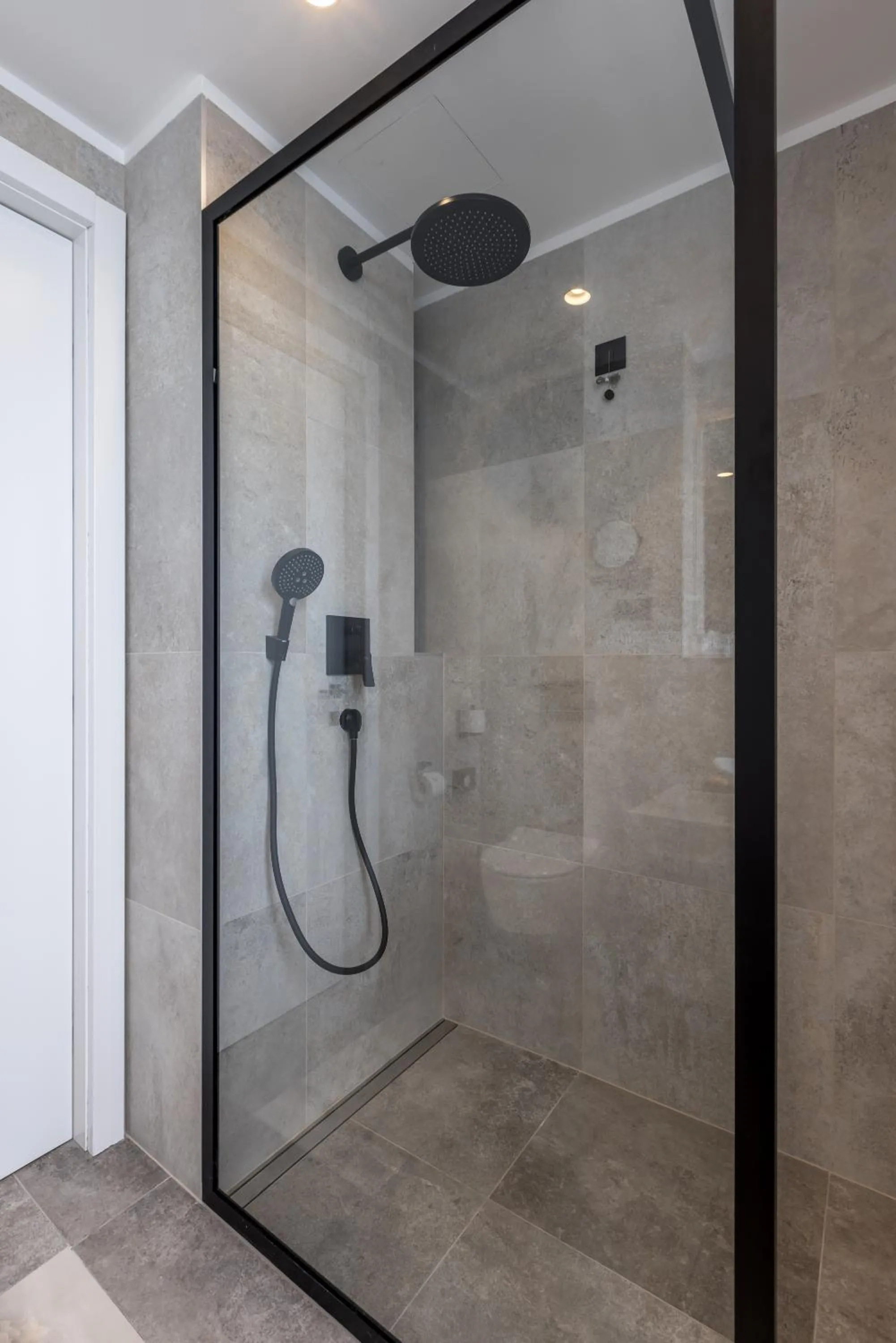 Shower in Cora Hotel