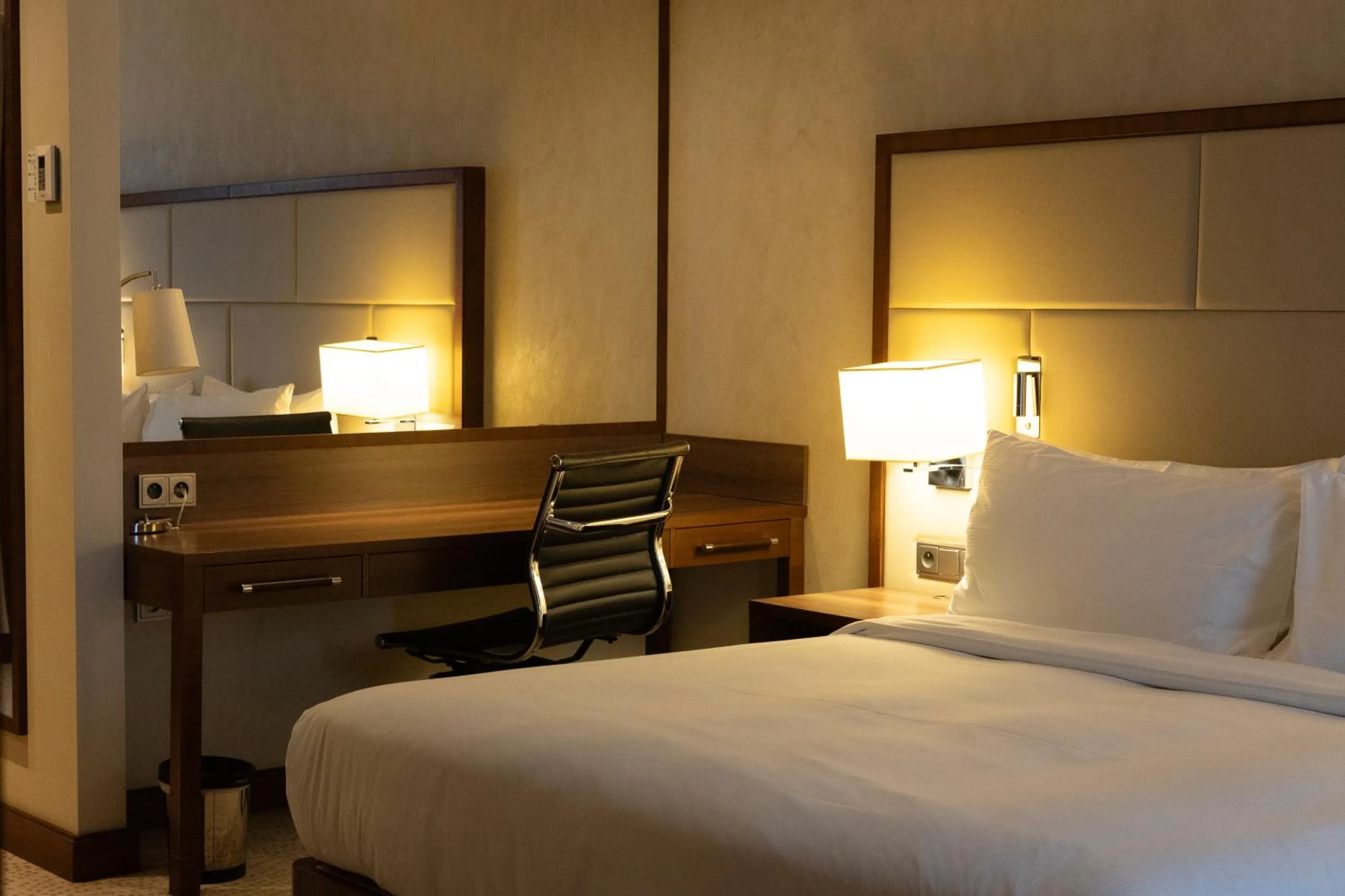 Bed in DoubleTree by Hilton Hotel & Conference Centre Warsaw