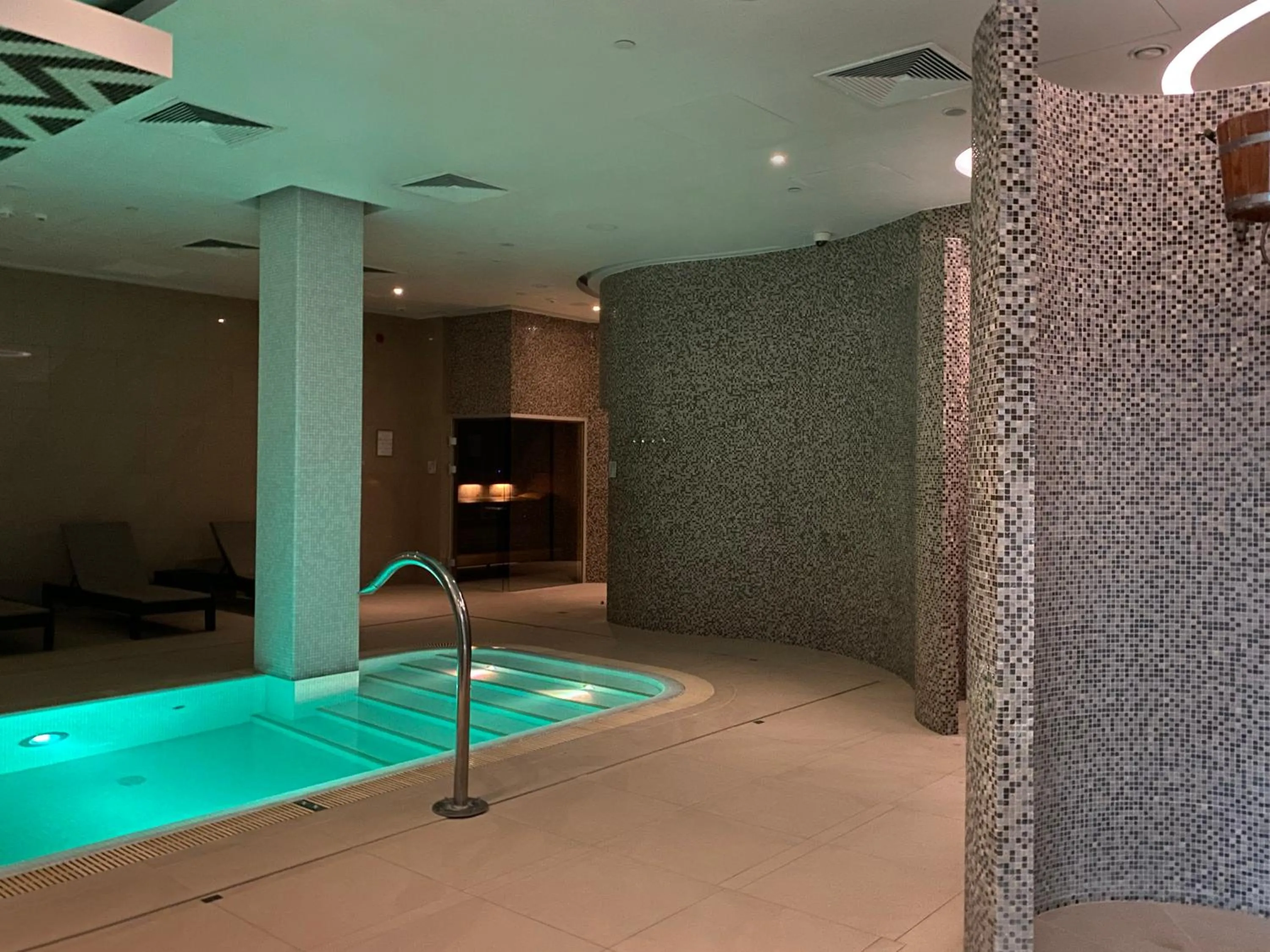 Spa and wellness centre/facilities in DoubleTree by Hilton Hotel & Conference Centre Warsaw
