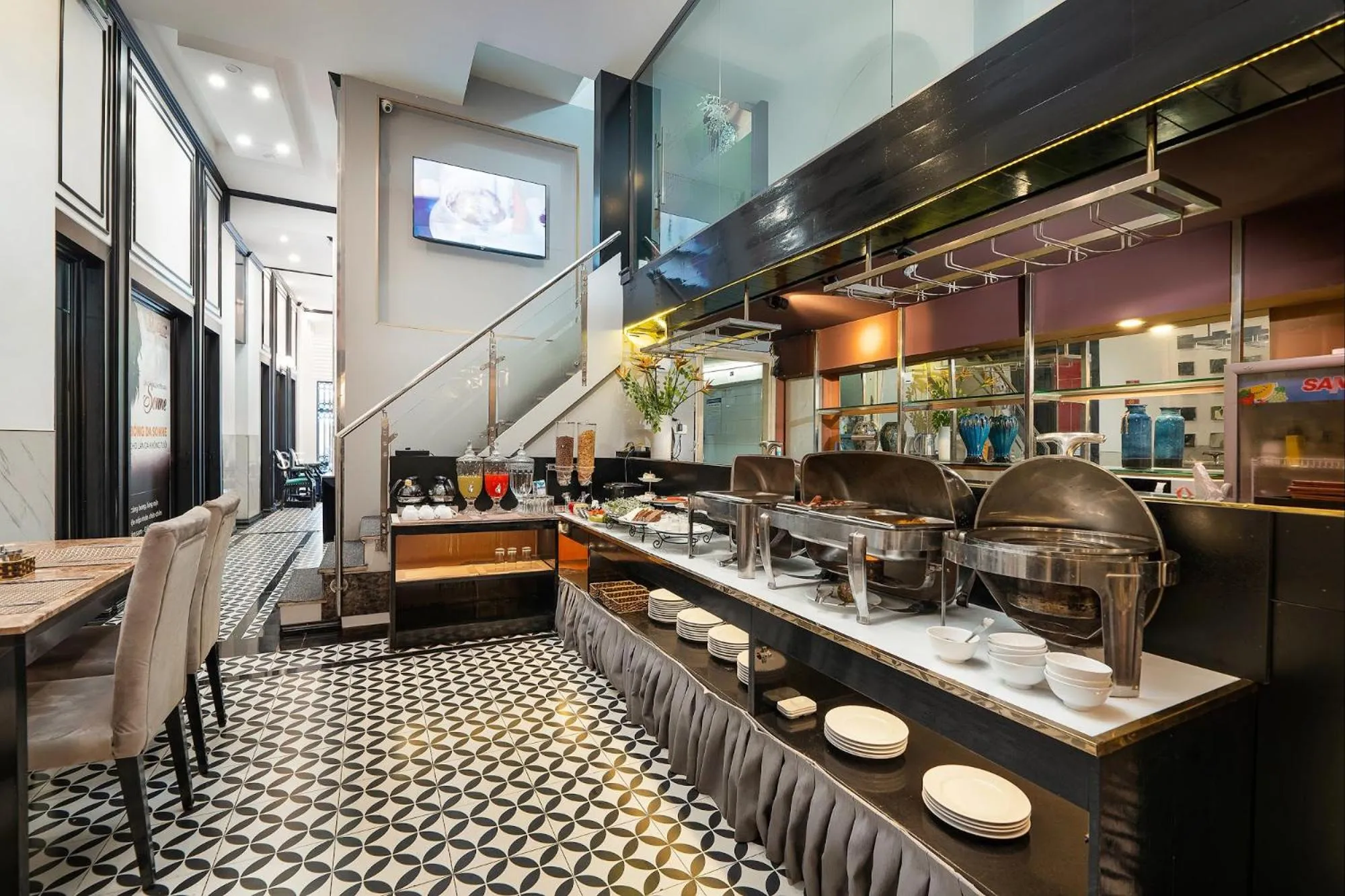 Restaurant/places to eat in Ja Cosmo Hotel and Spa