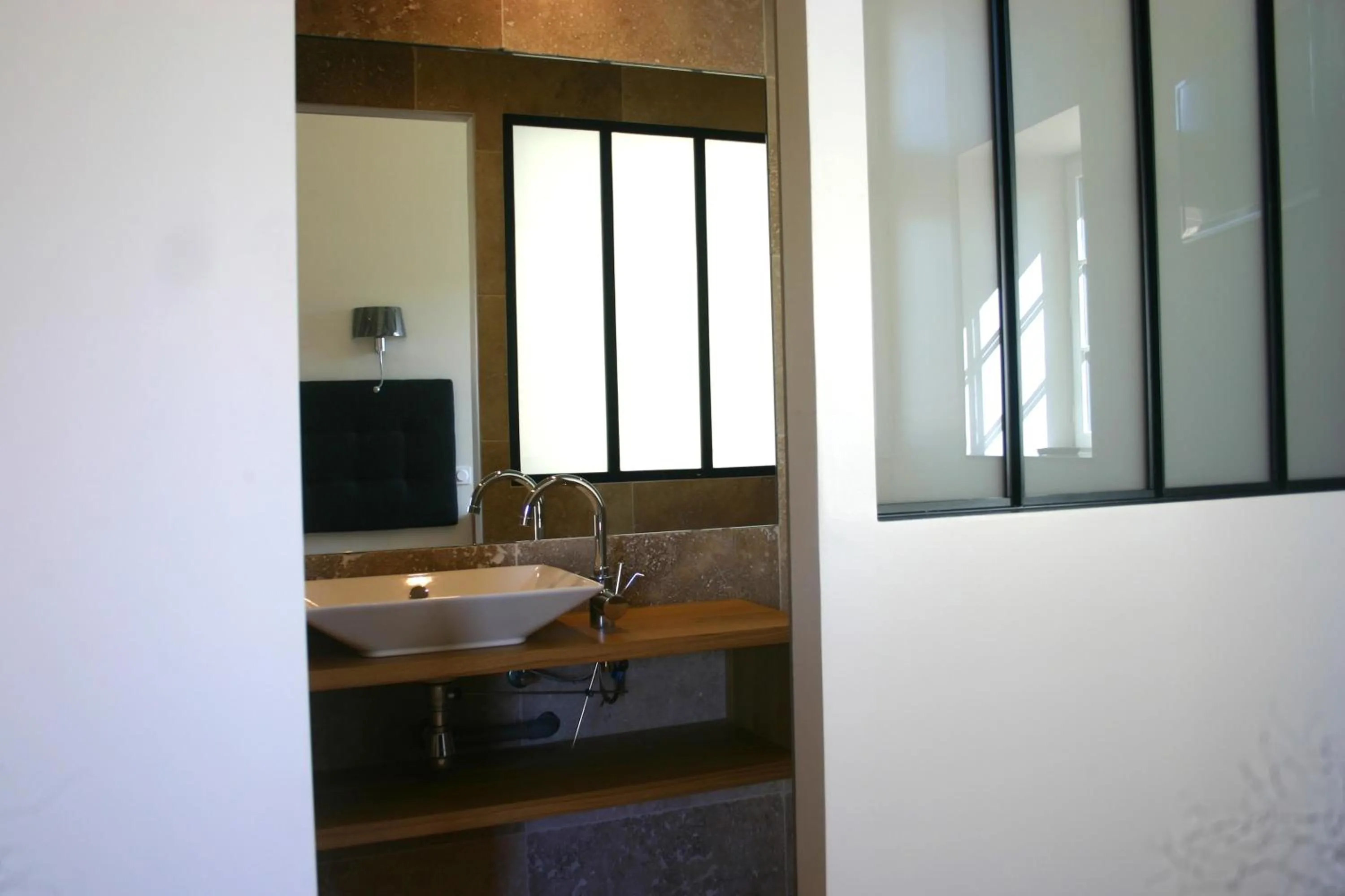 Bathroom in La Terrasse - Hôtel Restaurant à Vézelay