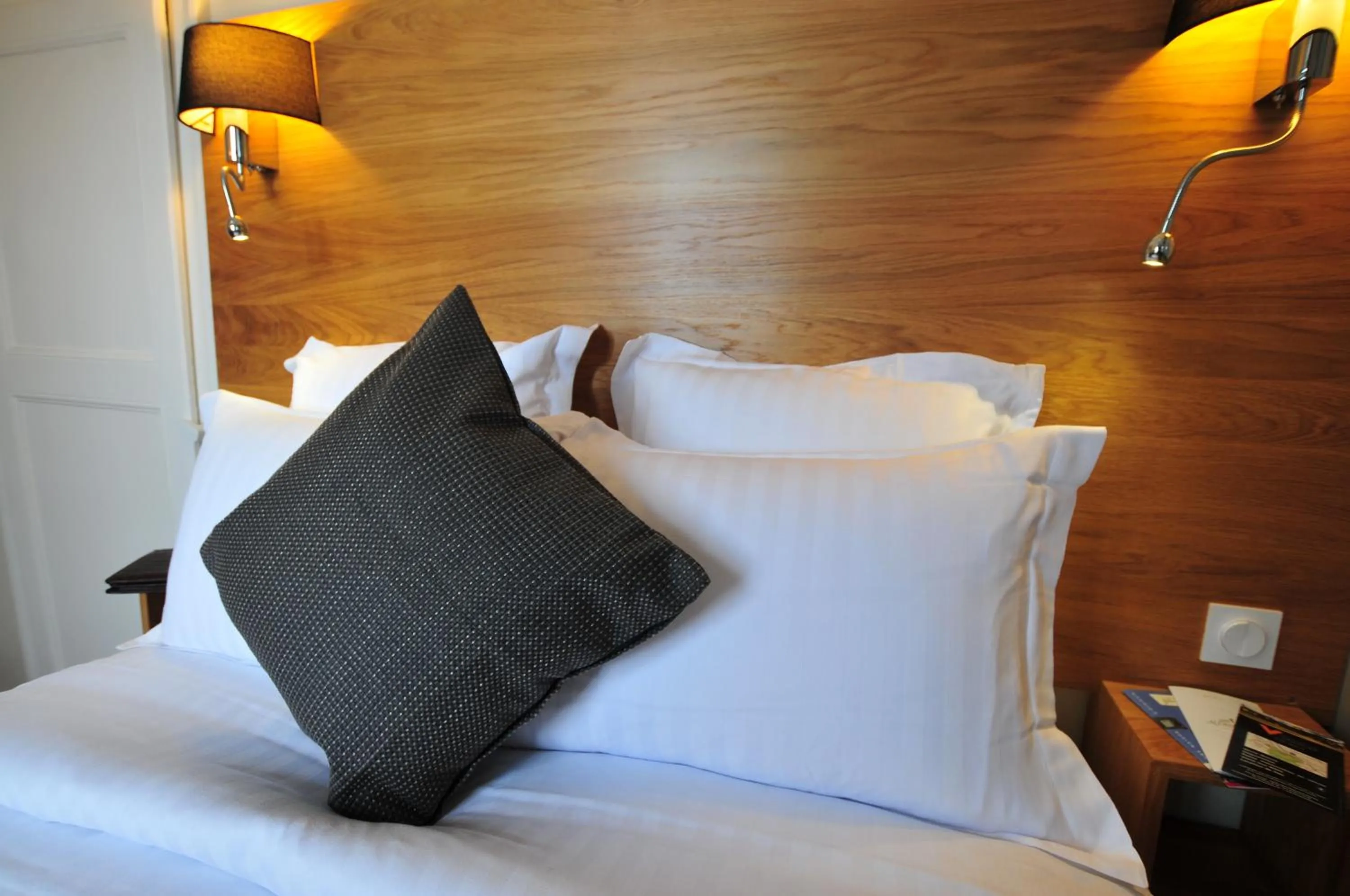 Decorative detail, Bed in La Terrasse - Hôtel Restaurant à Vézelay