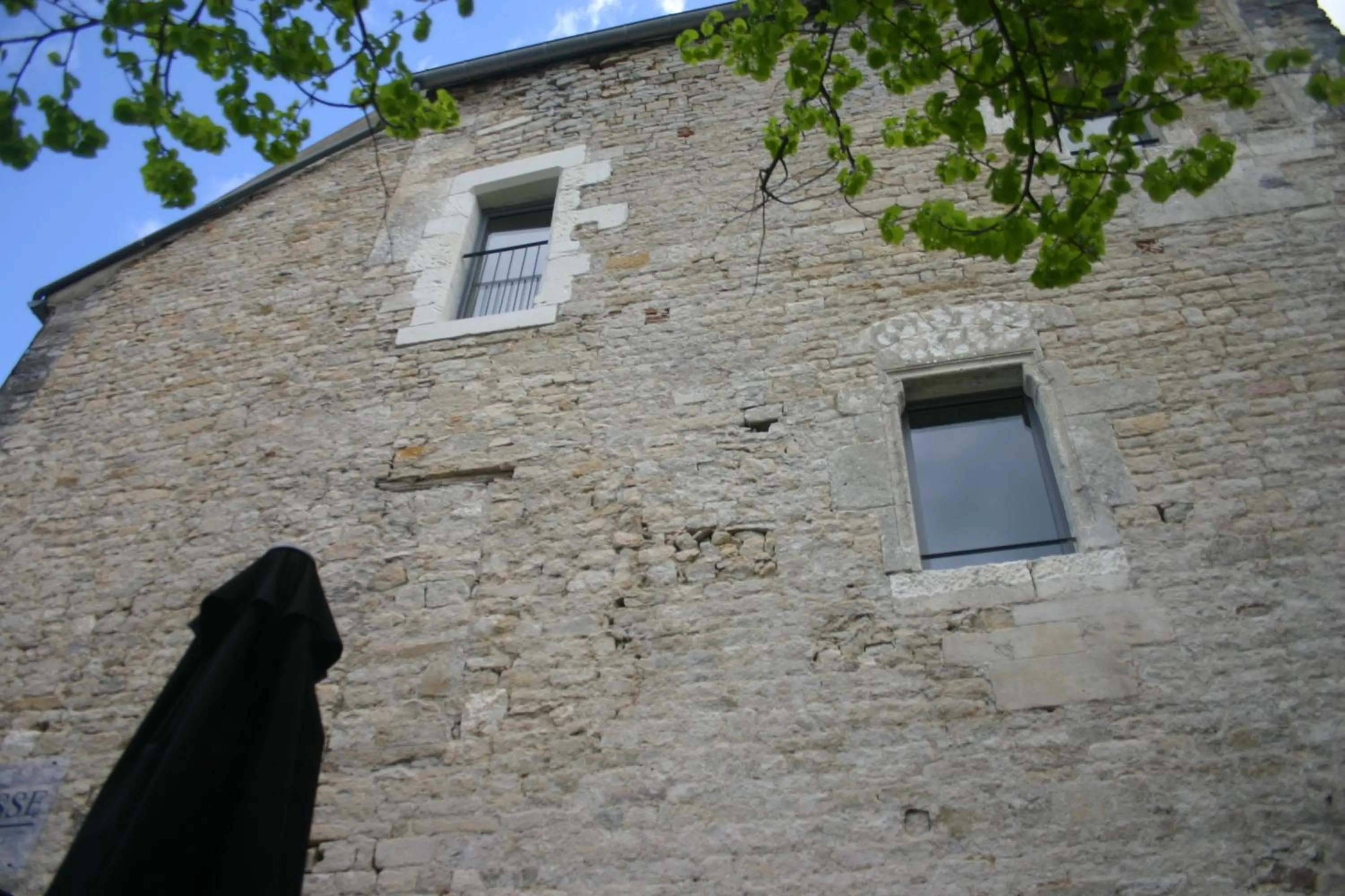 Property building in La Terrasse - Hôtel Restaurant à Vézelay