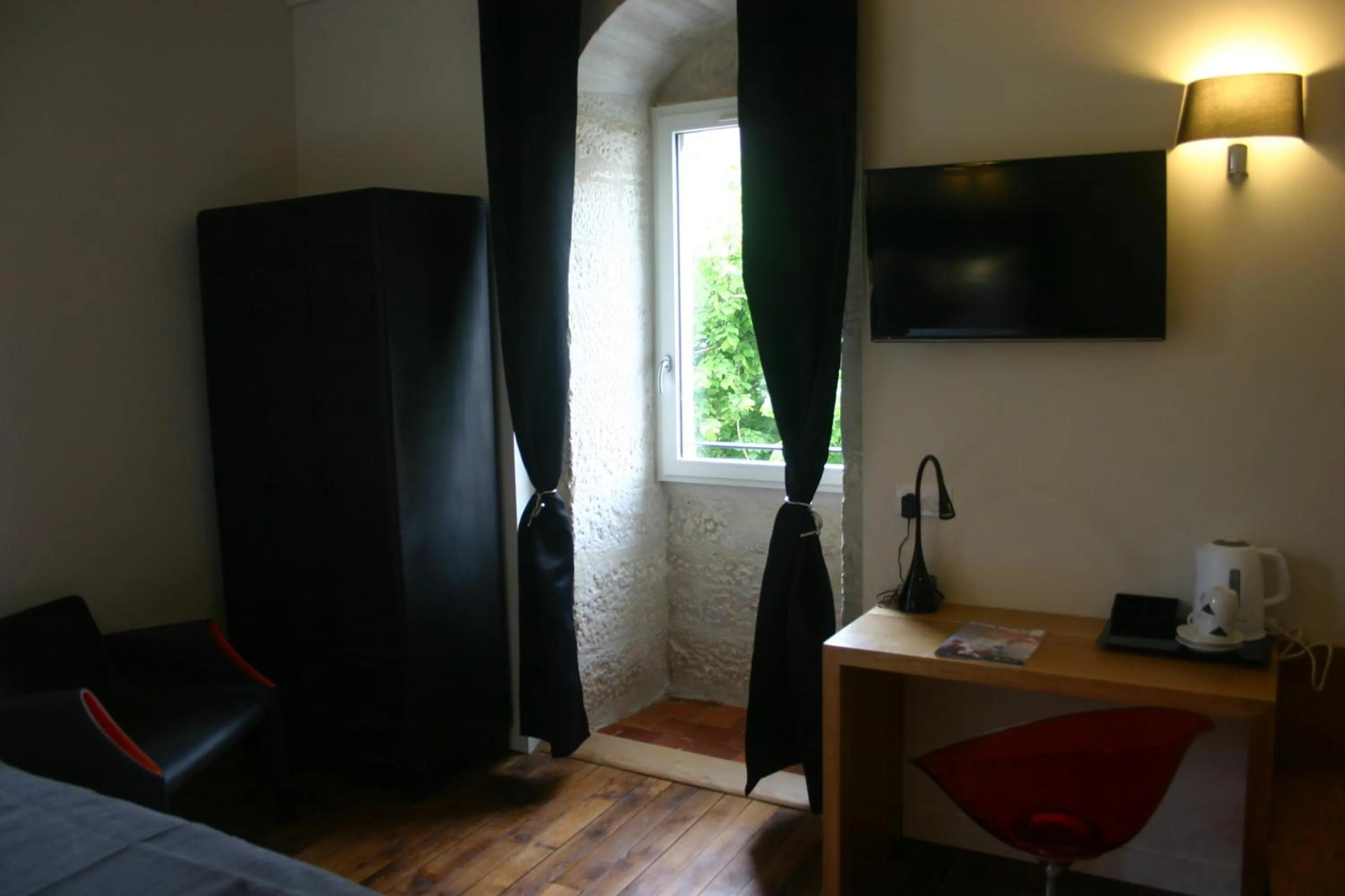 TV and multimedia in La Terrasse - Hôtel Restaurant à Vézelay