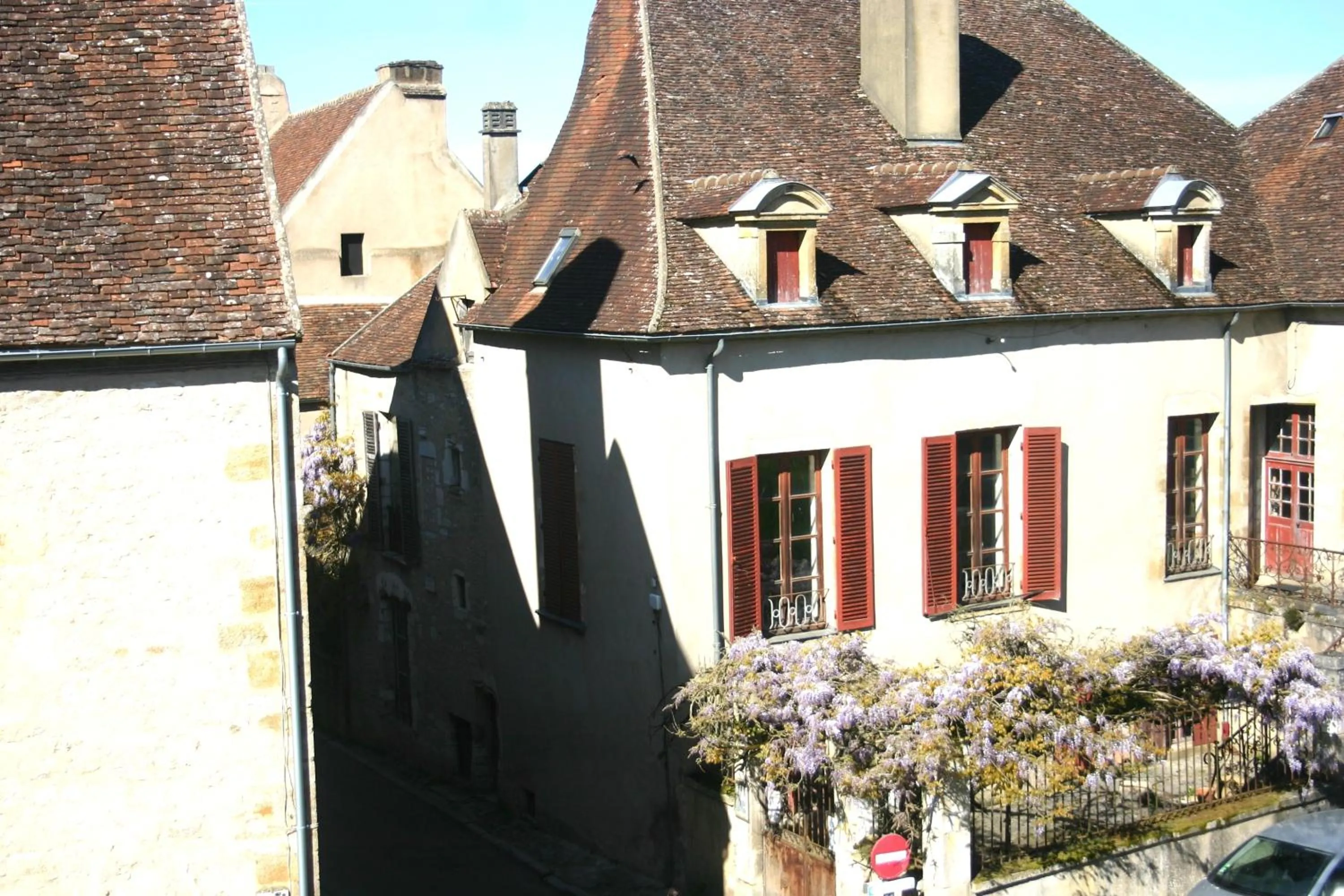 Facade/entrance in La Terrasse - Hôtel Restaurant à Vézelay