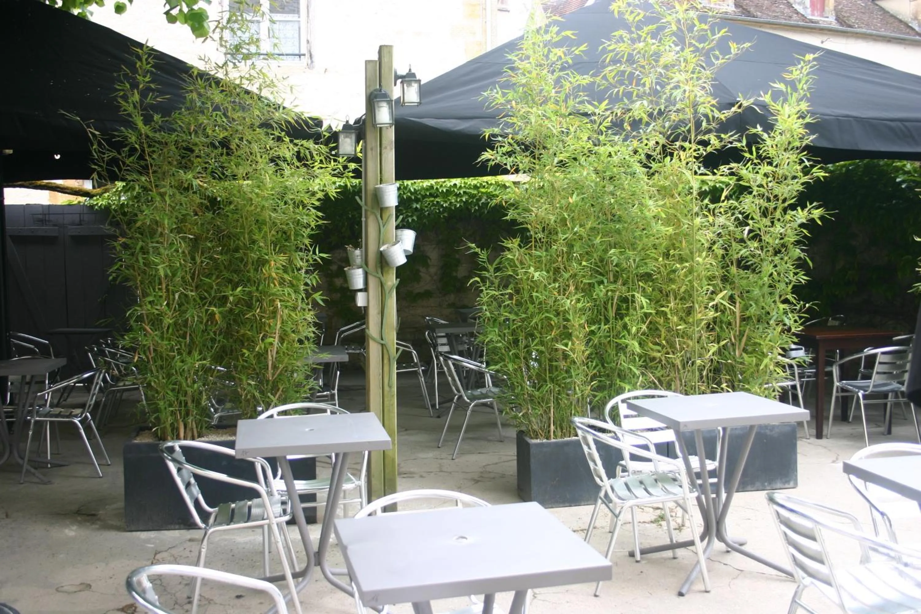 Balcony/Terrace in La Terrasse - Hôtel Restaurant à Vézelay
