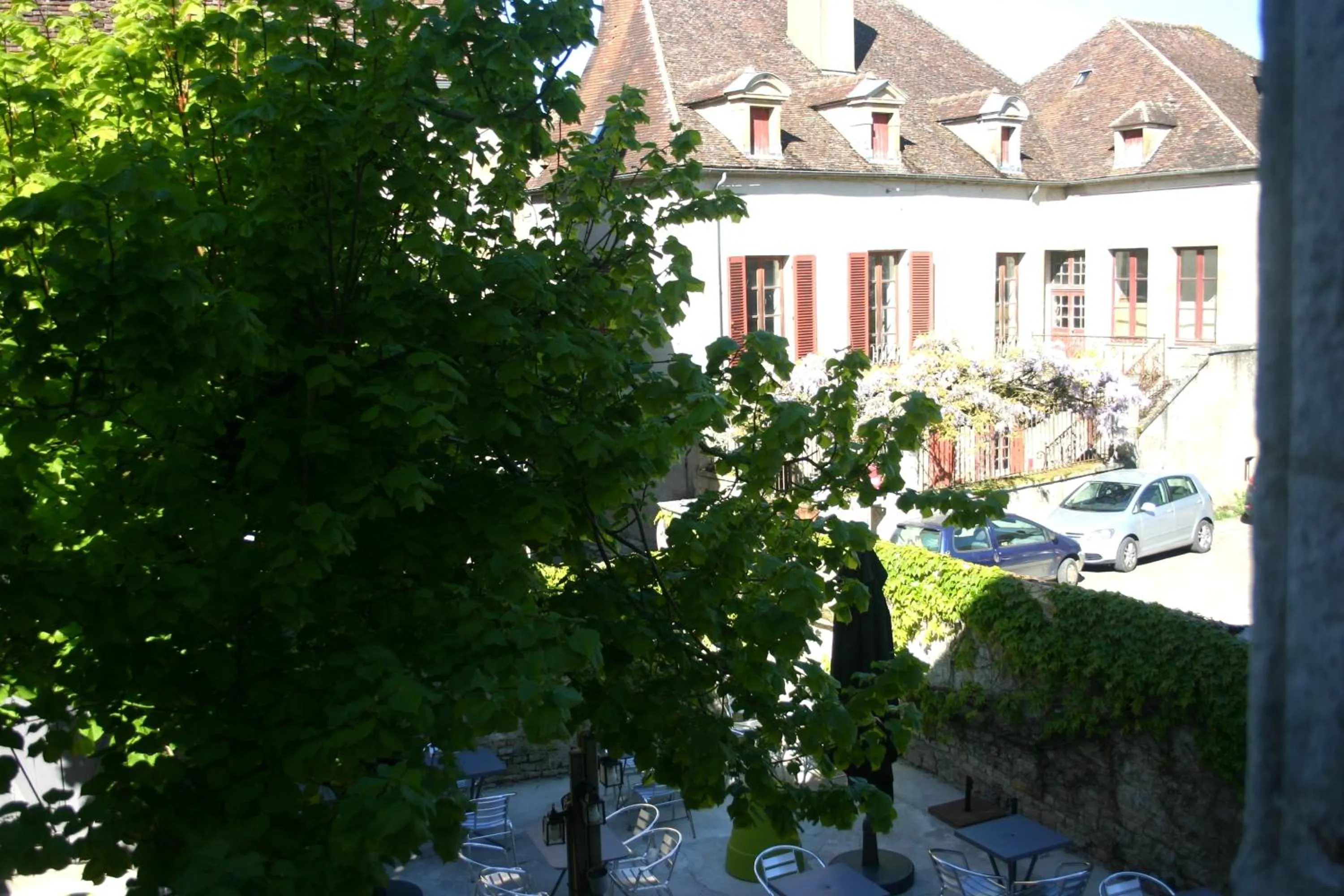 Facade/entrance in La Terrasse - Hôtel Restaurant à Vézelay