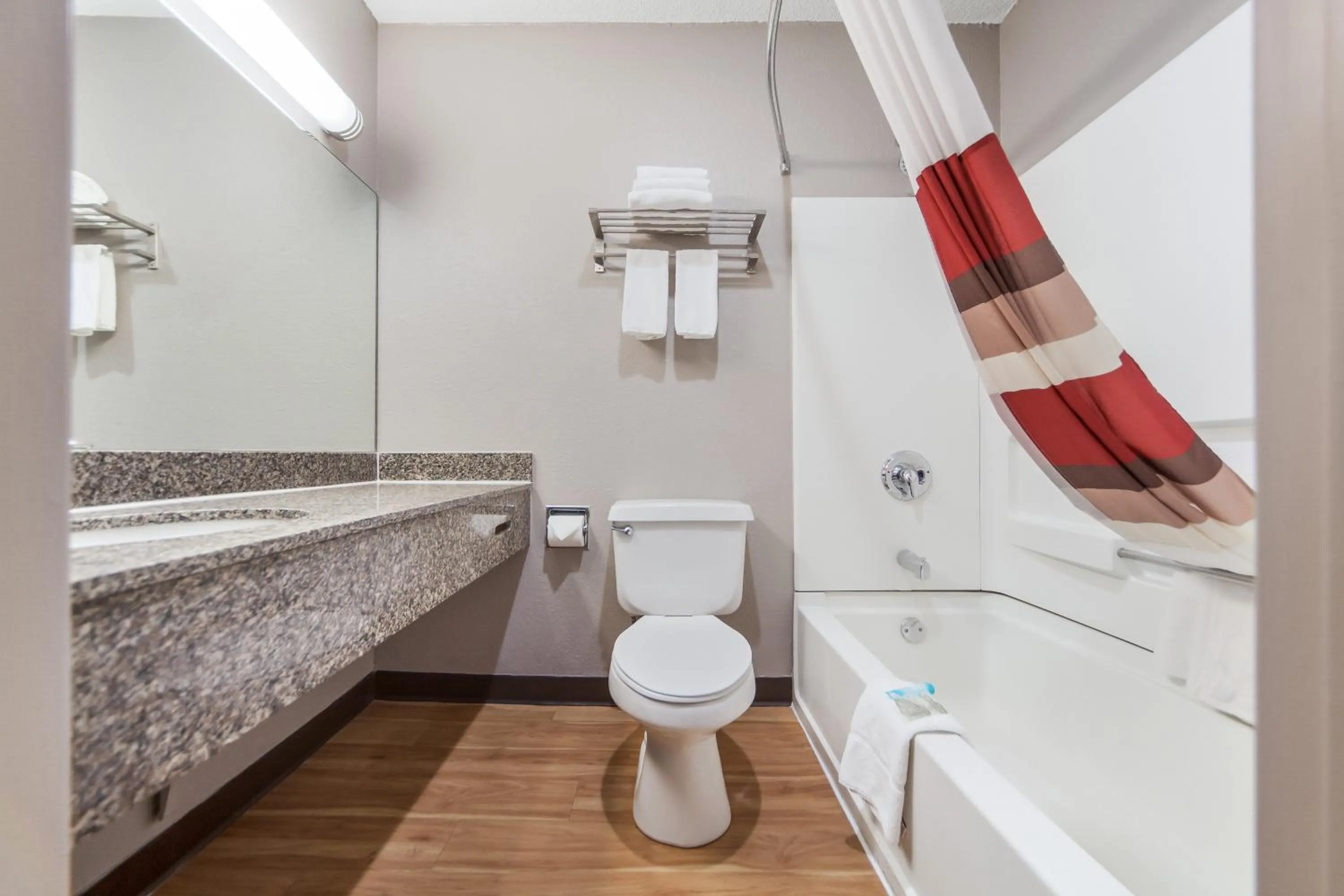 Bathroom in Red Roof Inn & Suites Omaha - Council Bluffs