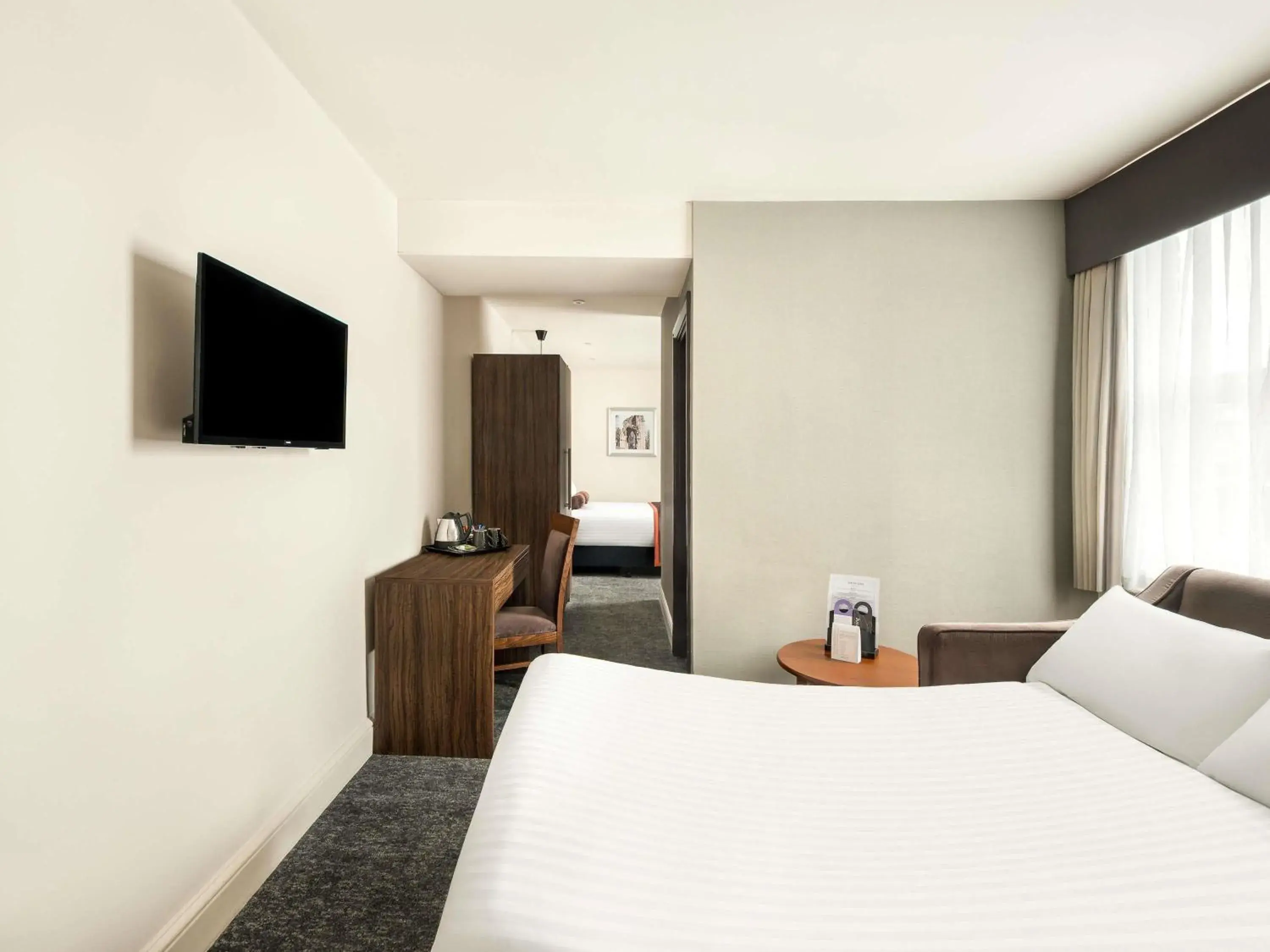 Bedroom, Bed in Mercure Doncaster Centre Danum Hotel Bedroom, Bed in Mercure Doncaster Centre Danum Hotel