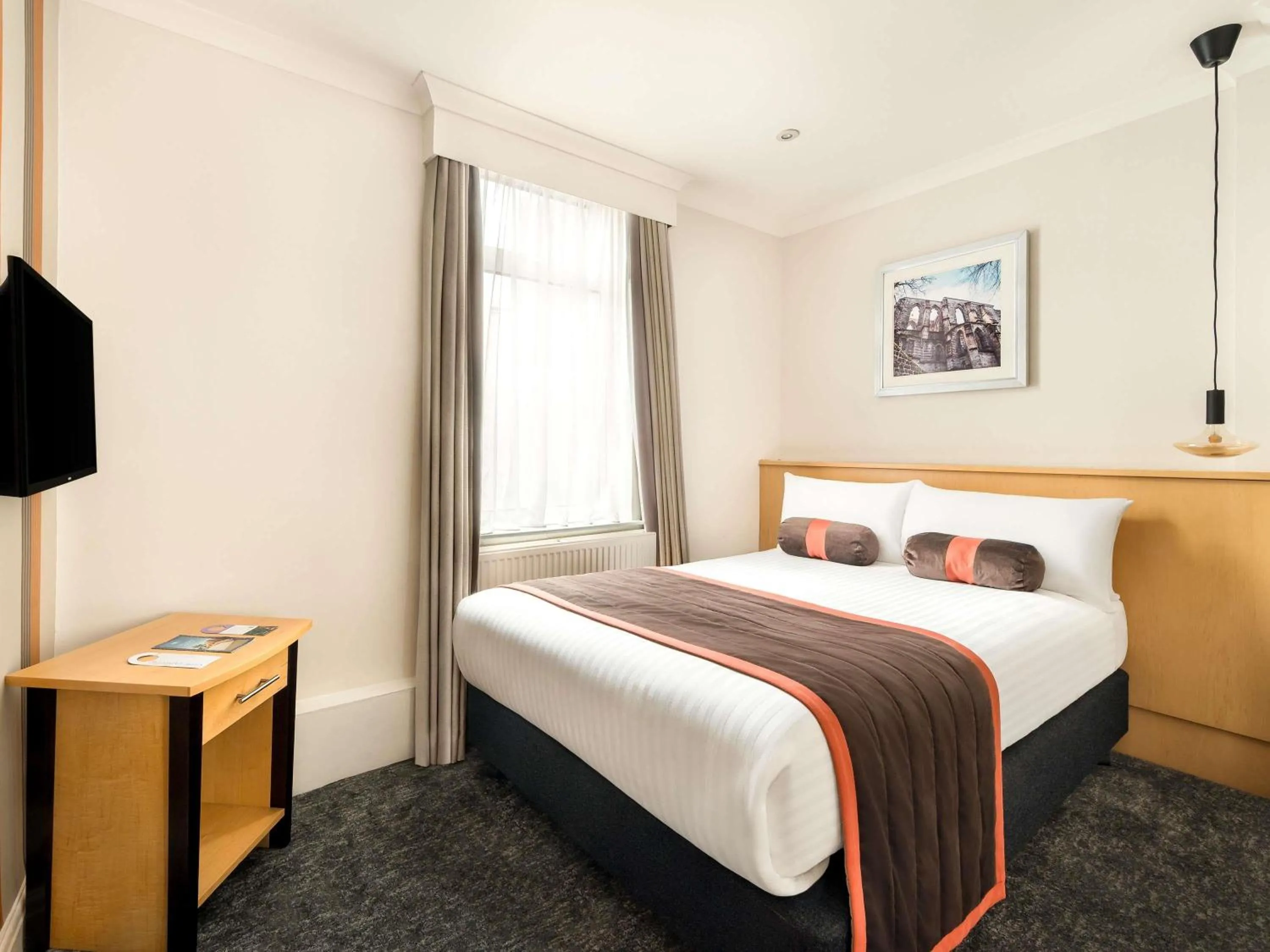 Bedroom, Bed in Mercure Doncaster Centre Danum Hotel