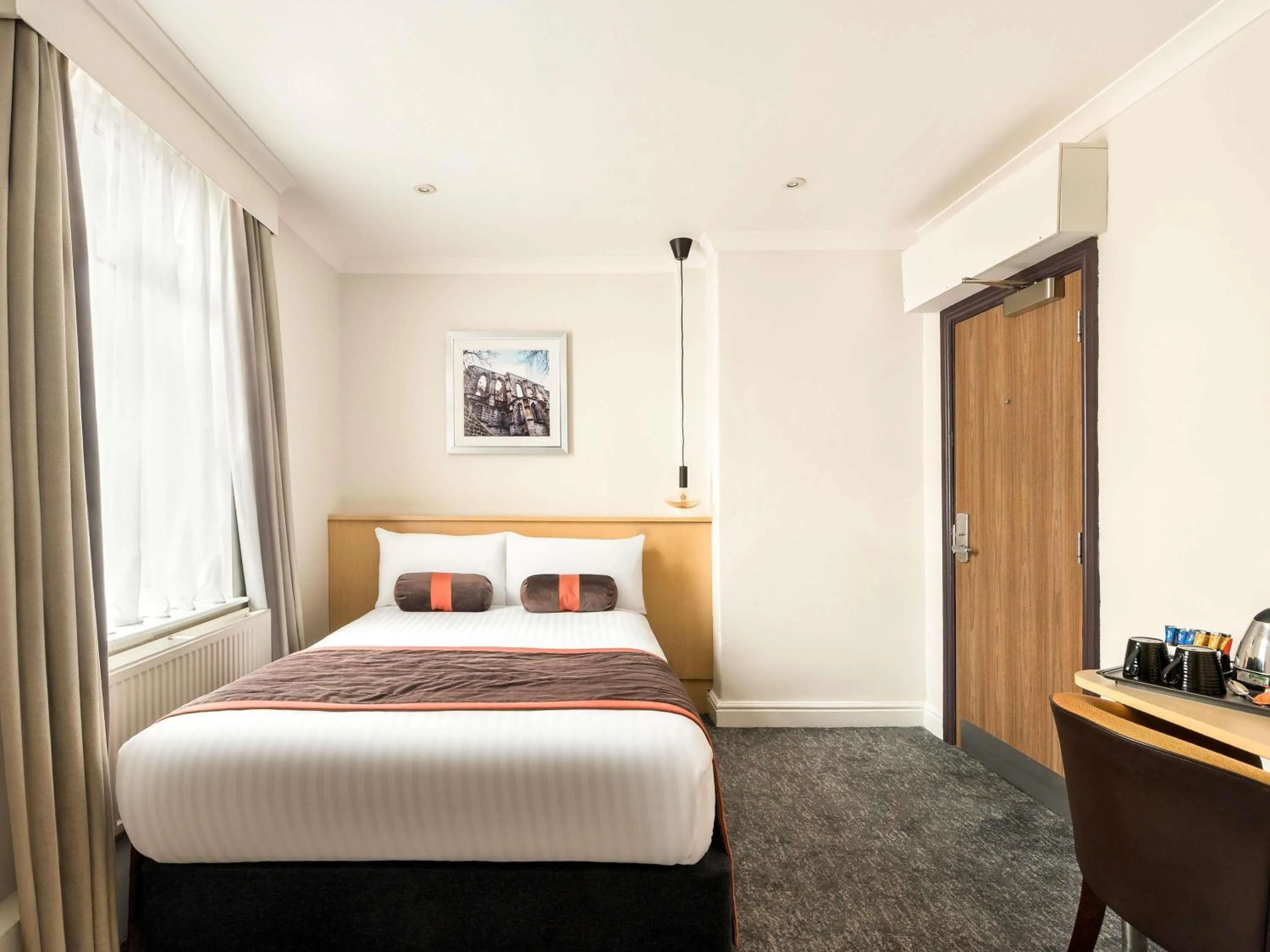 Bedroom, Bed in Mercure Doncaster Centre Danum Hotel