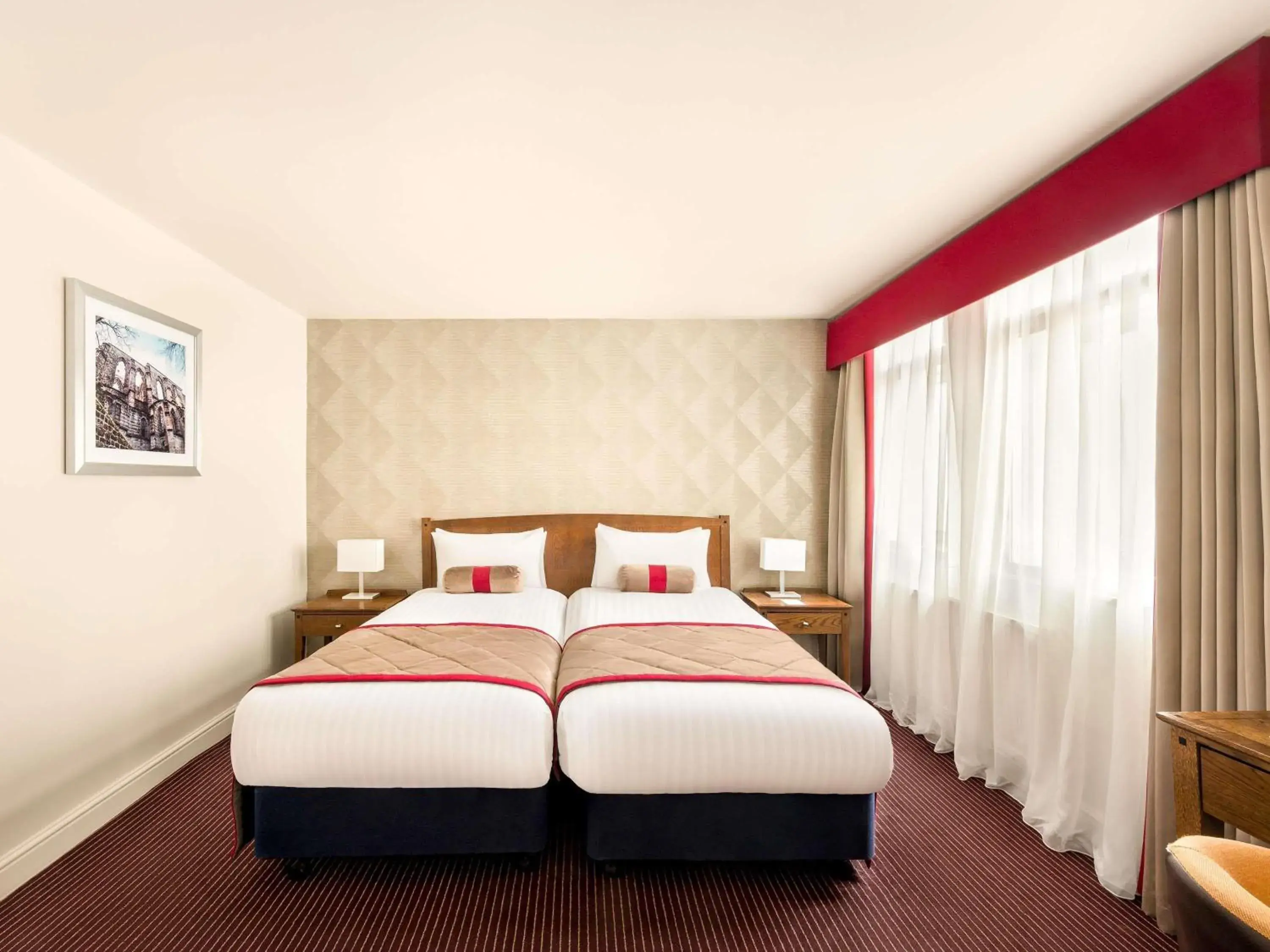 Bedroom, Bed in Mercure Doncaster Centre Danum Hotel Bedroom, Bed in Mercure Doncaster Centre Danum Hotel