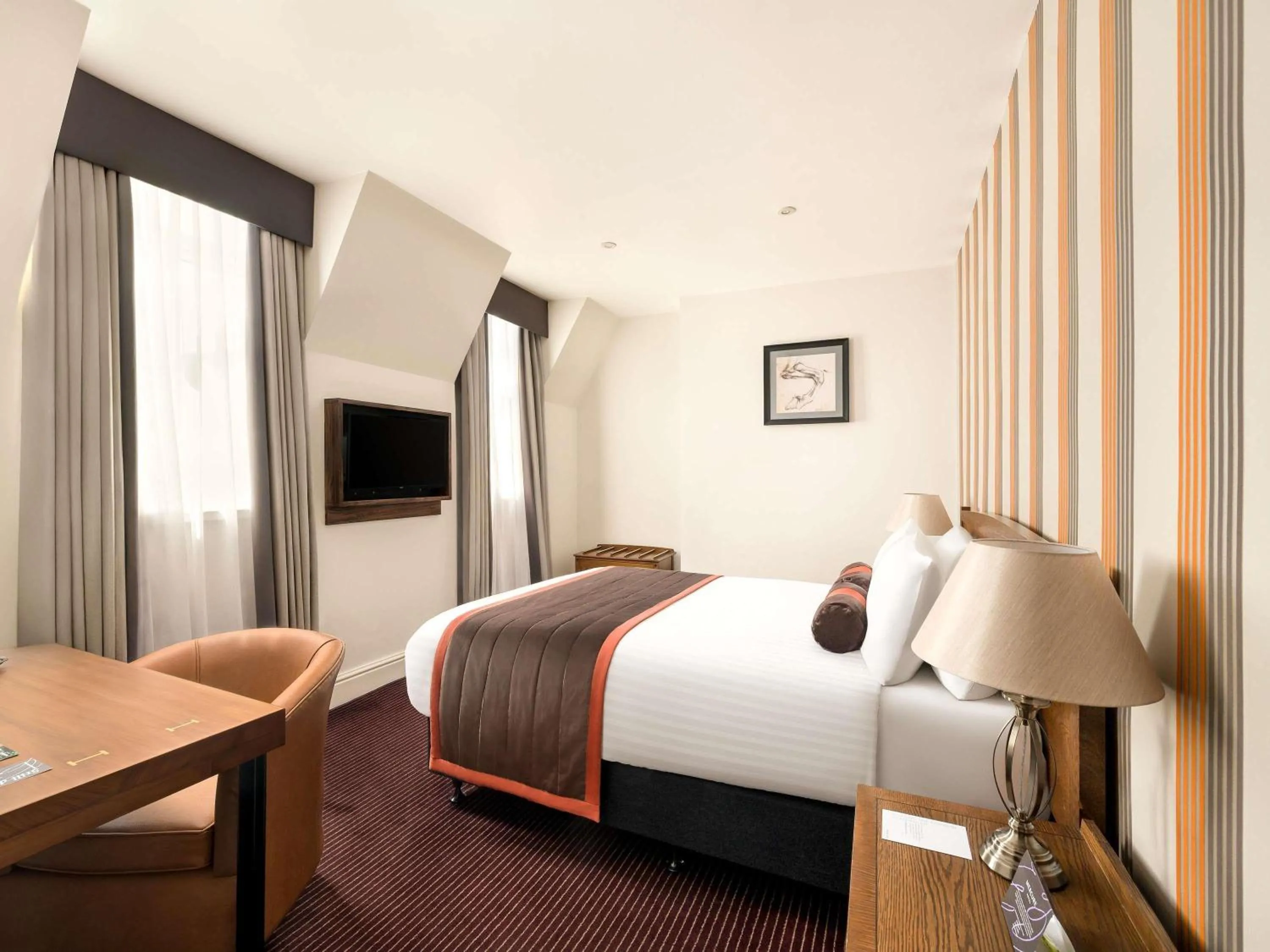 Bedroom, Bed in Mercure Doncaster Centre Danum Hotel