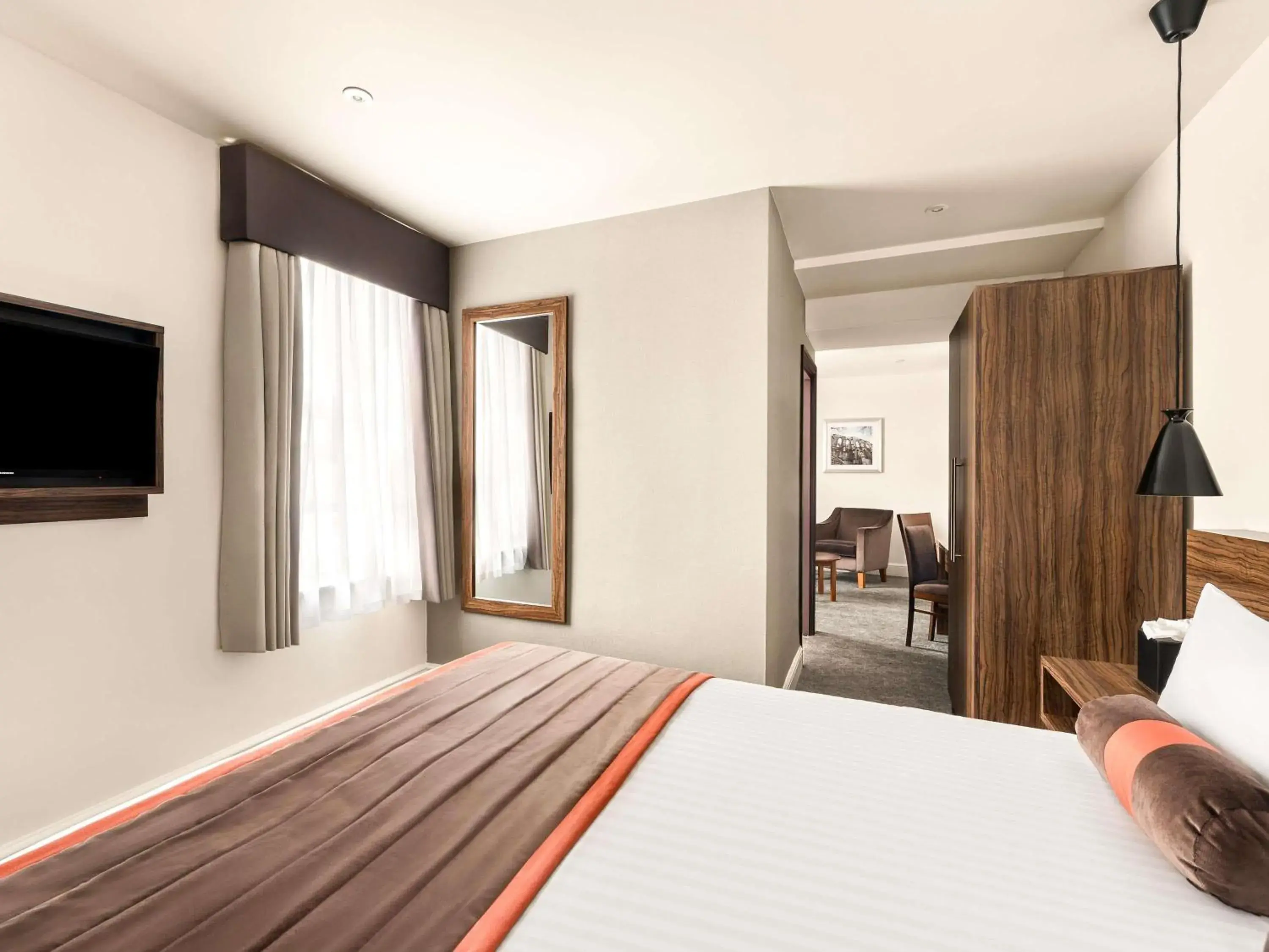 Bedroom, Bed in Mercure Doncaster Centre Danum Hotel Bedroom, Bed in Mercure Doncaster Centre Danum Hotel