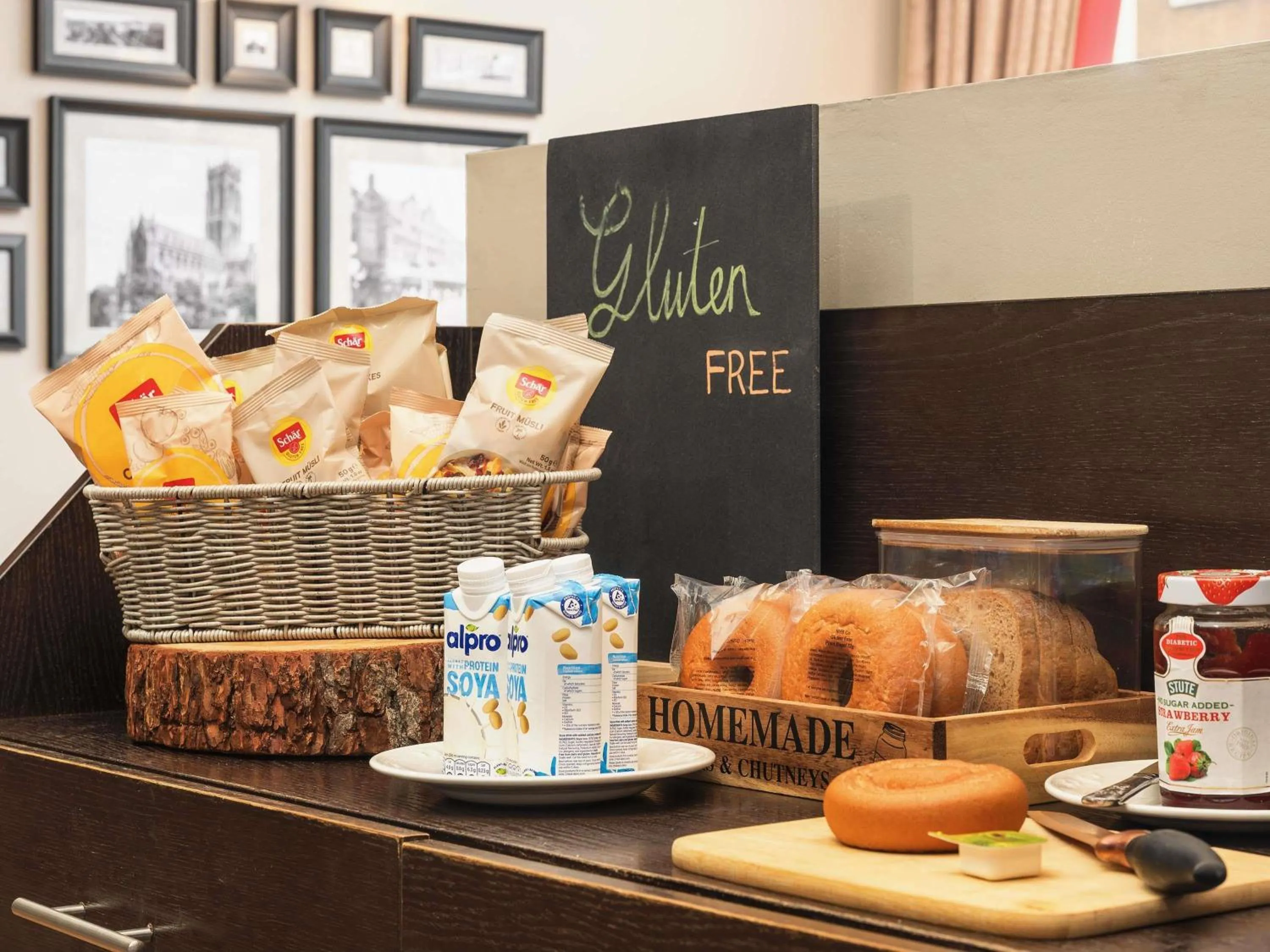 Lounge or bar in Mercure Doncaster Centre Danum Hotel