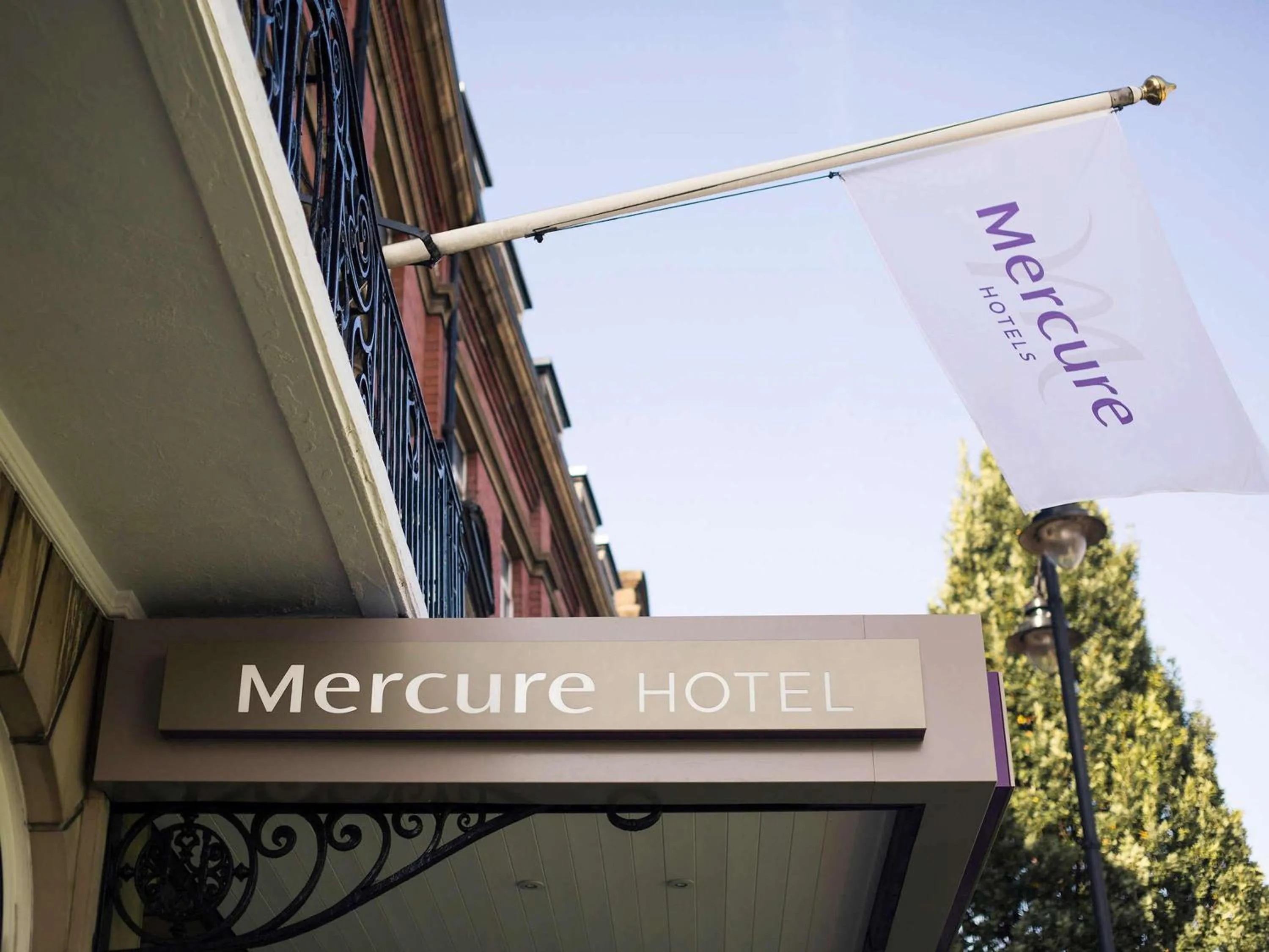 Property building in Mercure Doncaster Centre Danum Hotel