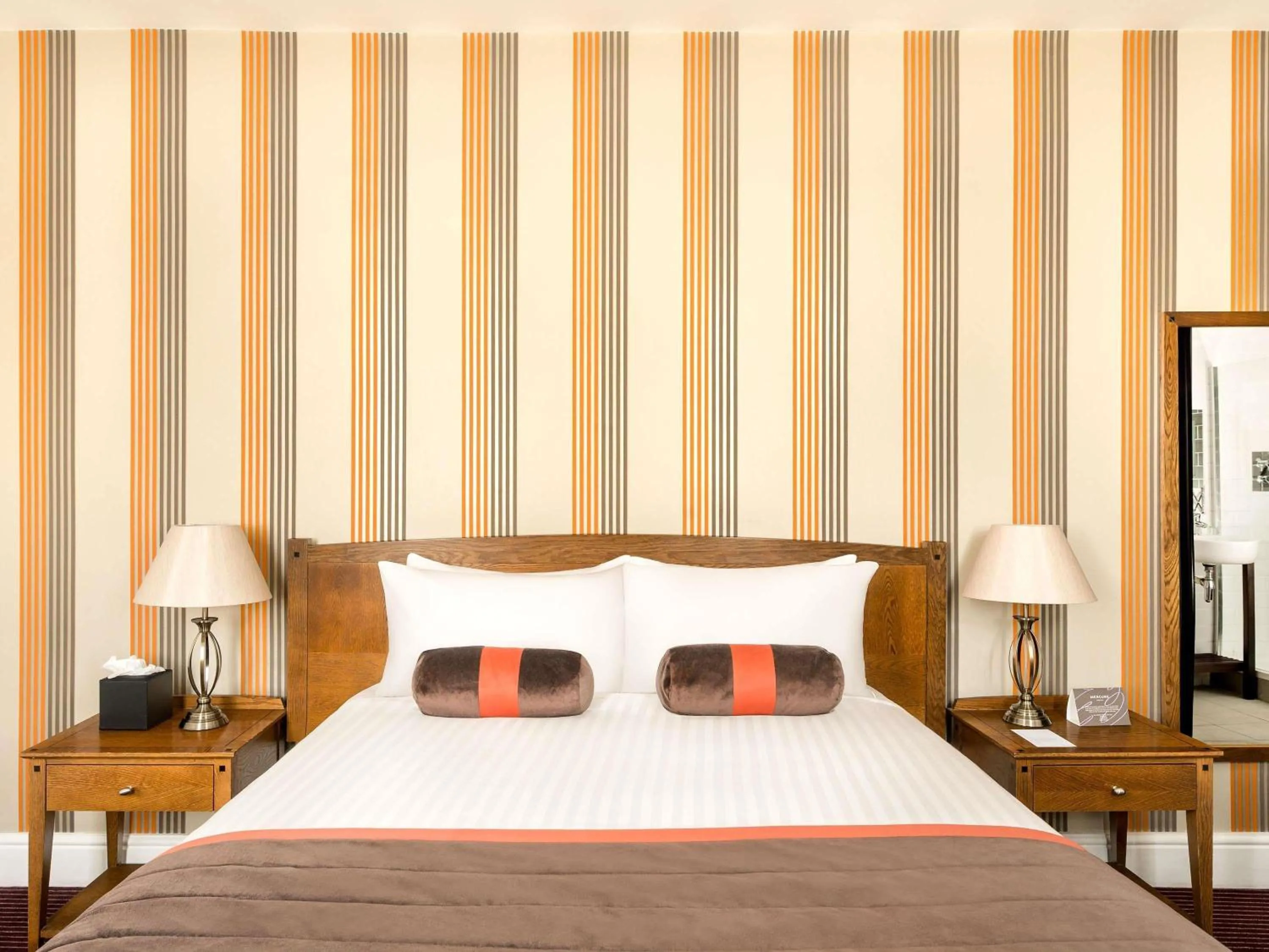 Bedroom, Bed in Mercure Doncaster Centre Danum Hotel