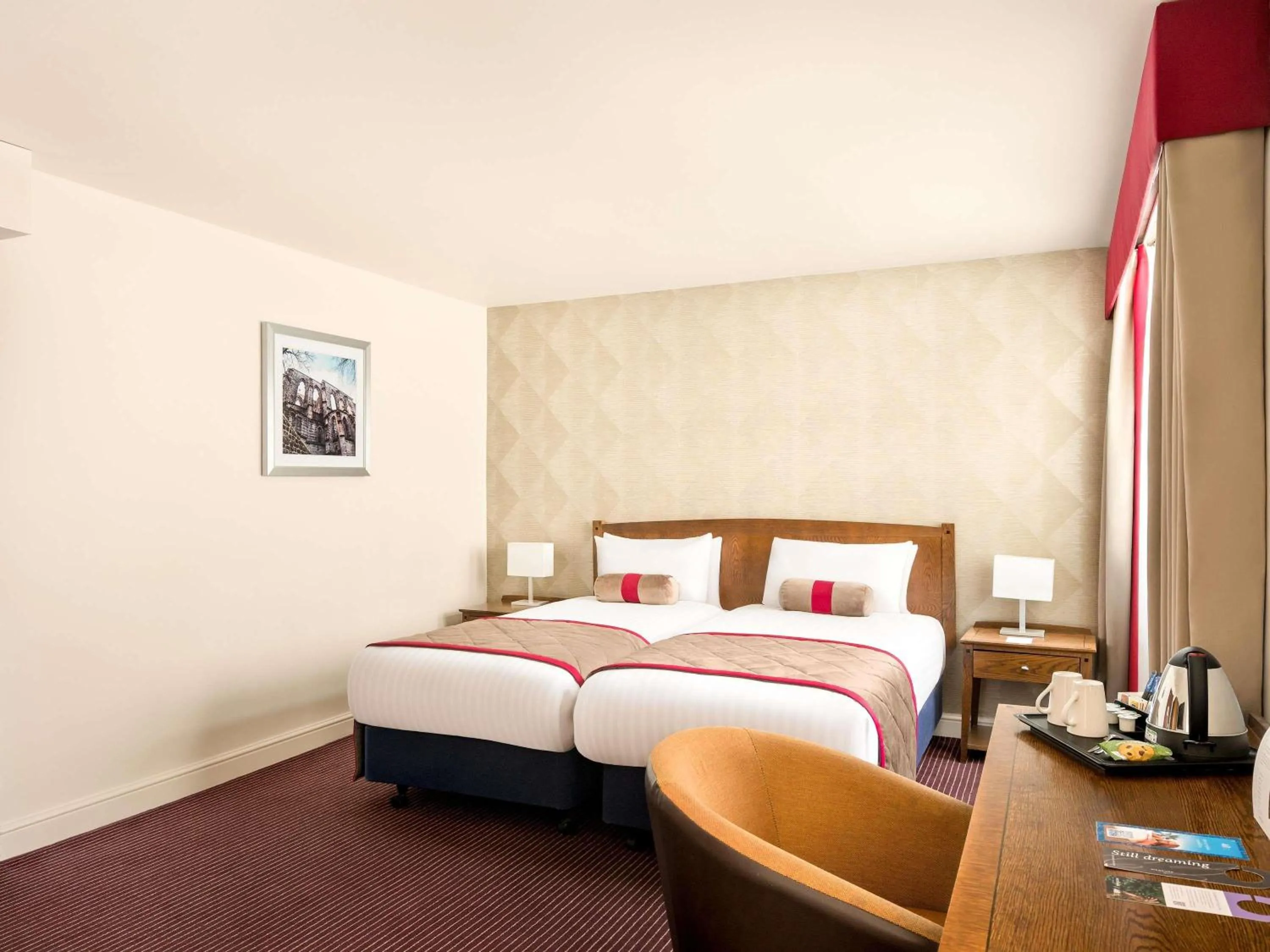 Bedroom, Bed in Mercure Doncaster Centre Danum Hotel