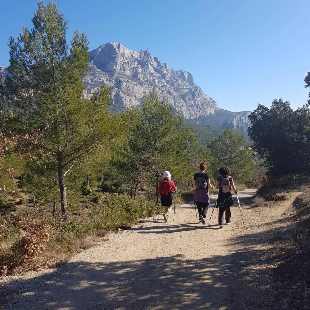 People in A l'Orée du Pin