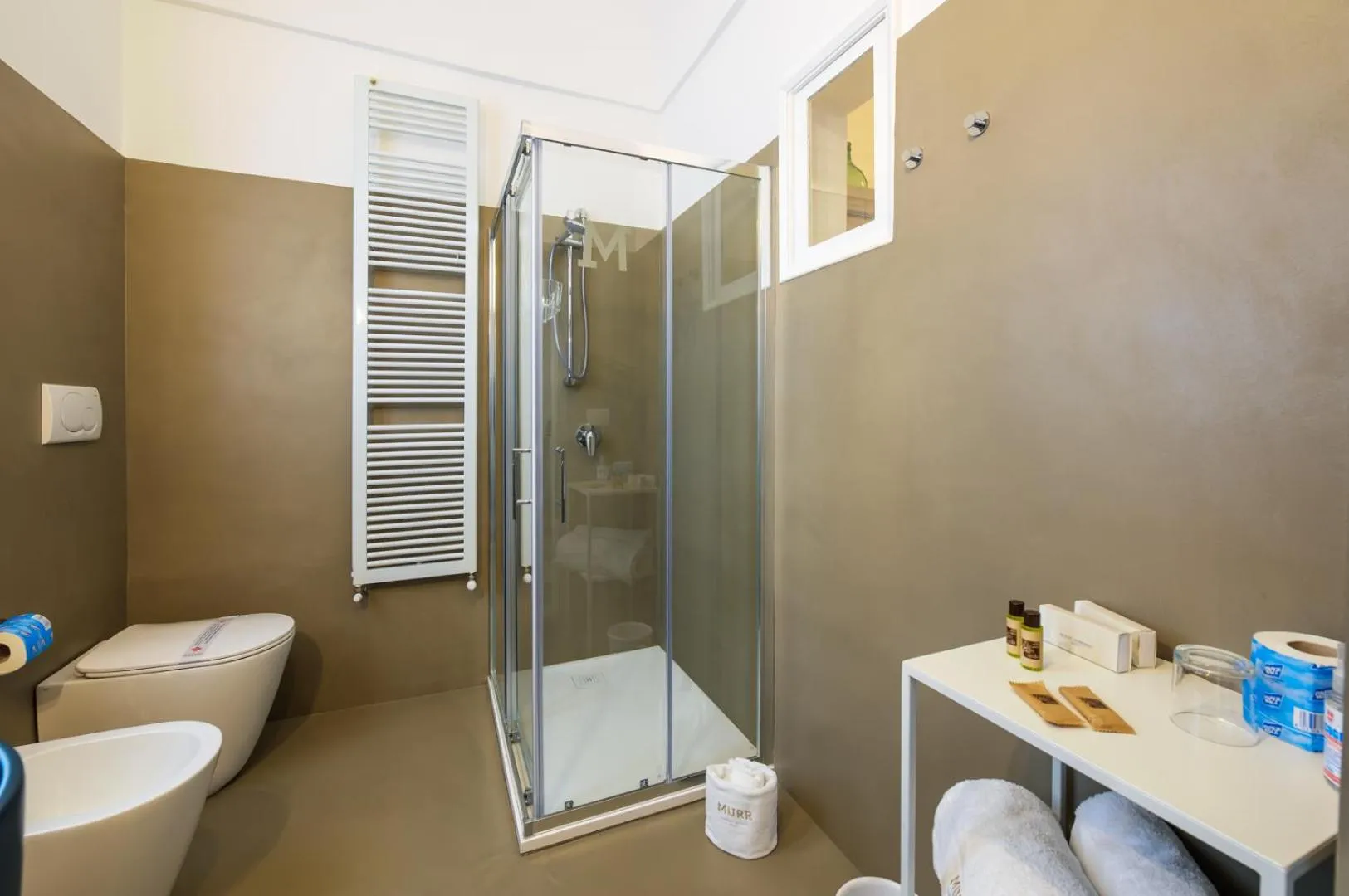 Shower in Murr Luxury Rooms