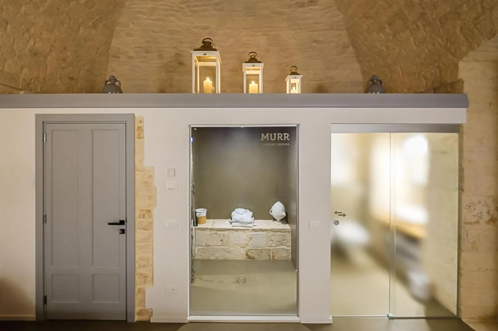 Steam room in Murr Luxury Rooms