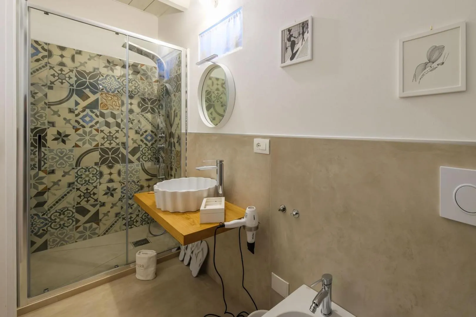 Shower in Murr Luxury Rooms