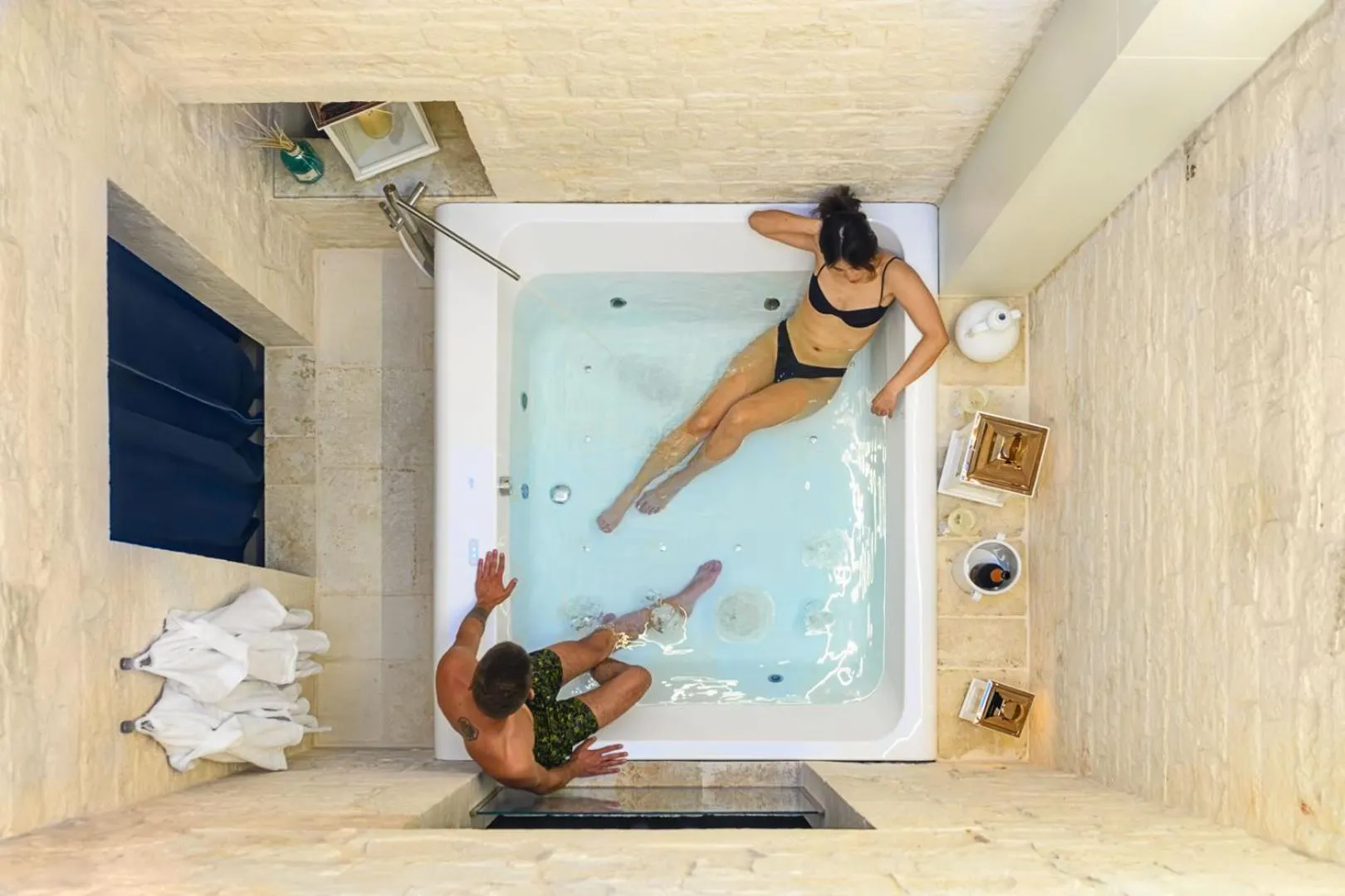 Hot Tub in Murr Luxury Rooms