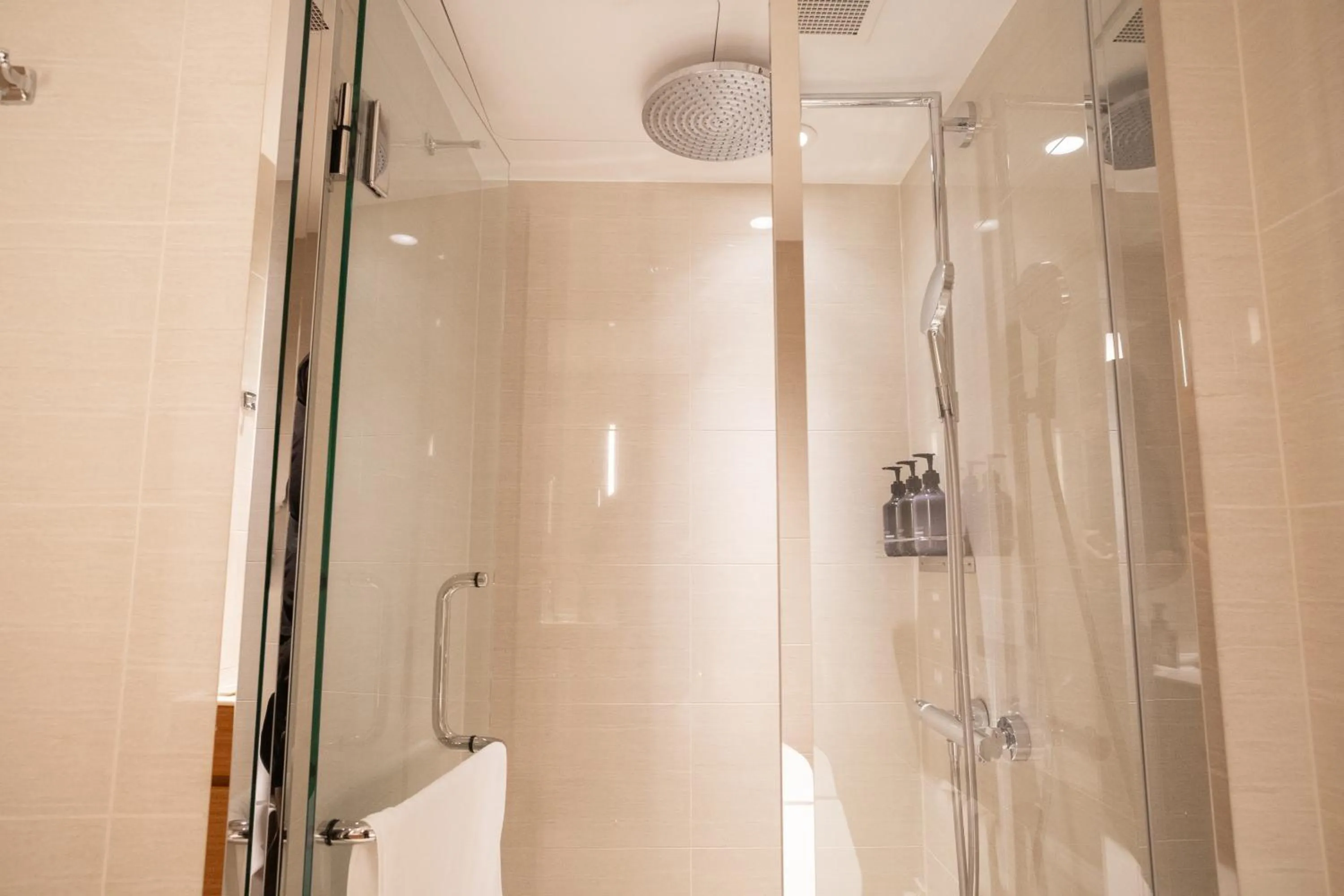 Shower in KABIN Koji