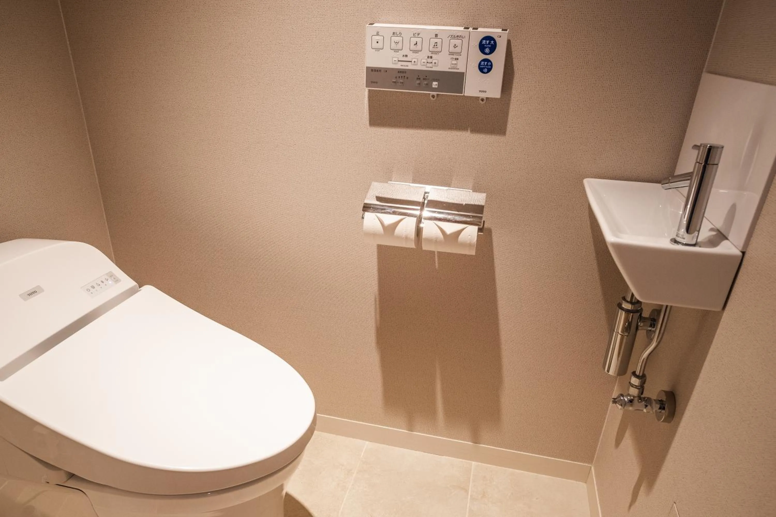 Toilet in KABIN Koji