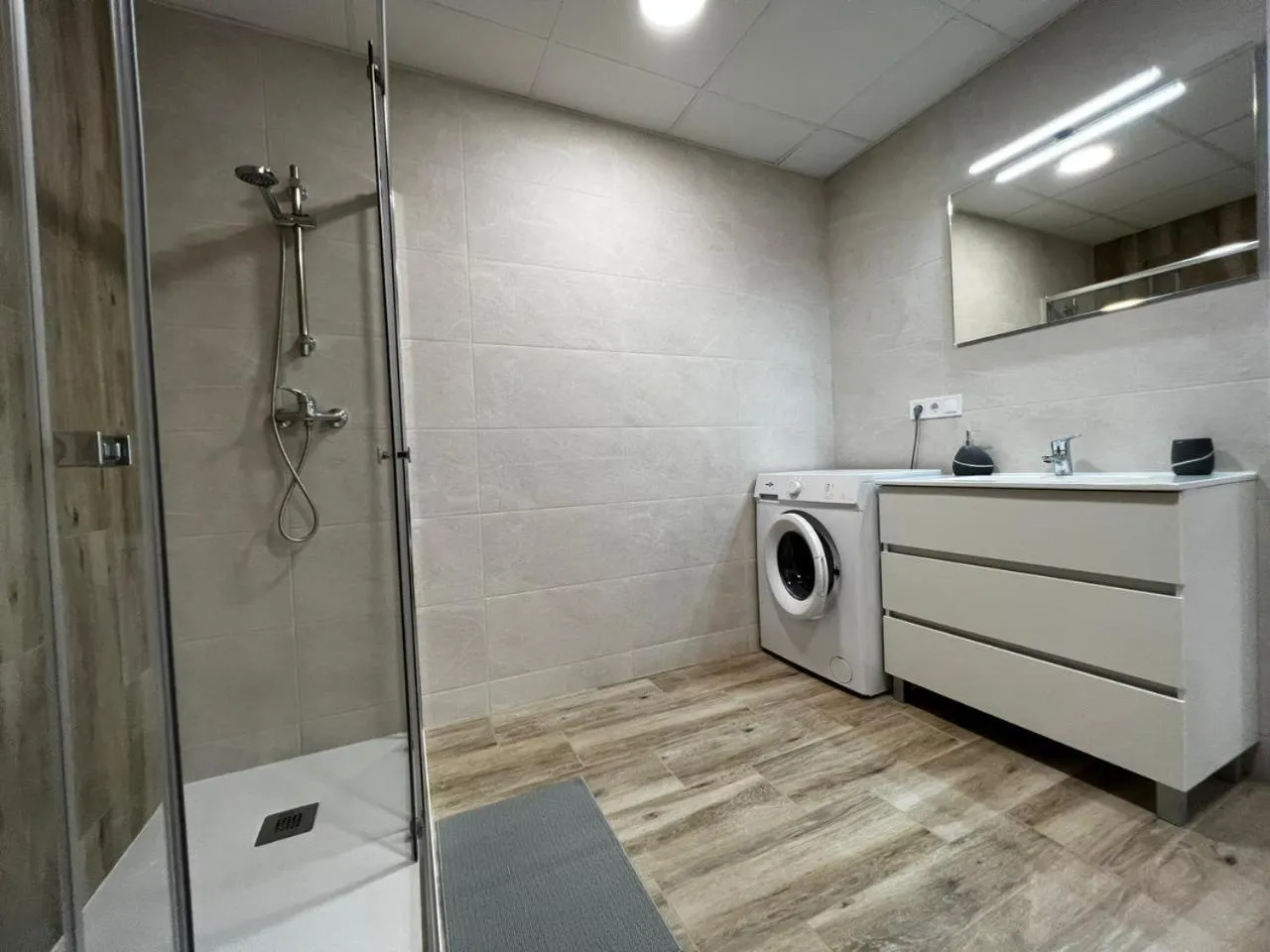 Shower in Rodrigues 15