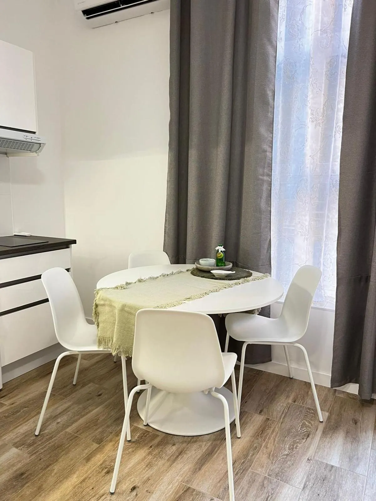 Dining area in Rodrigues 15