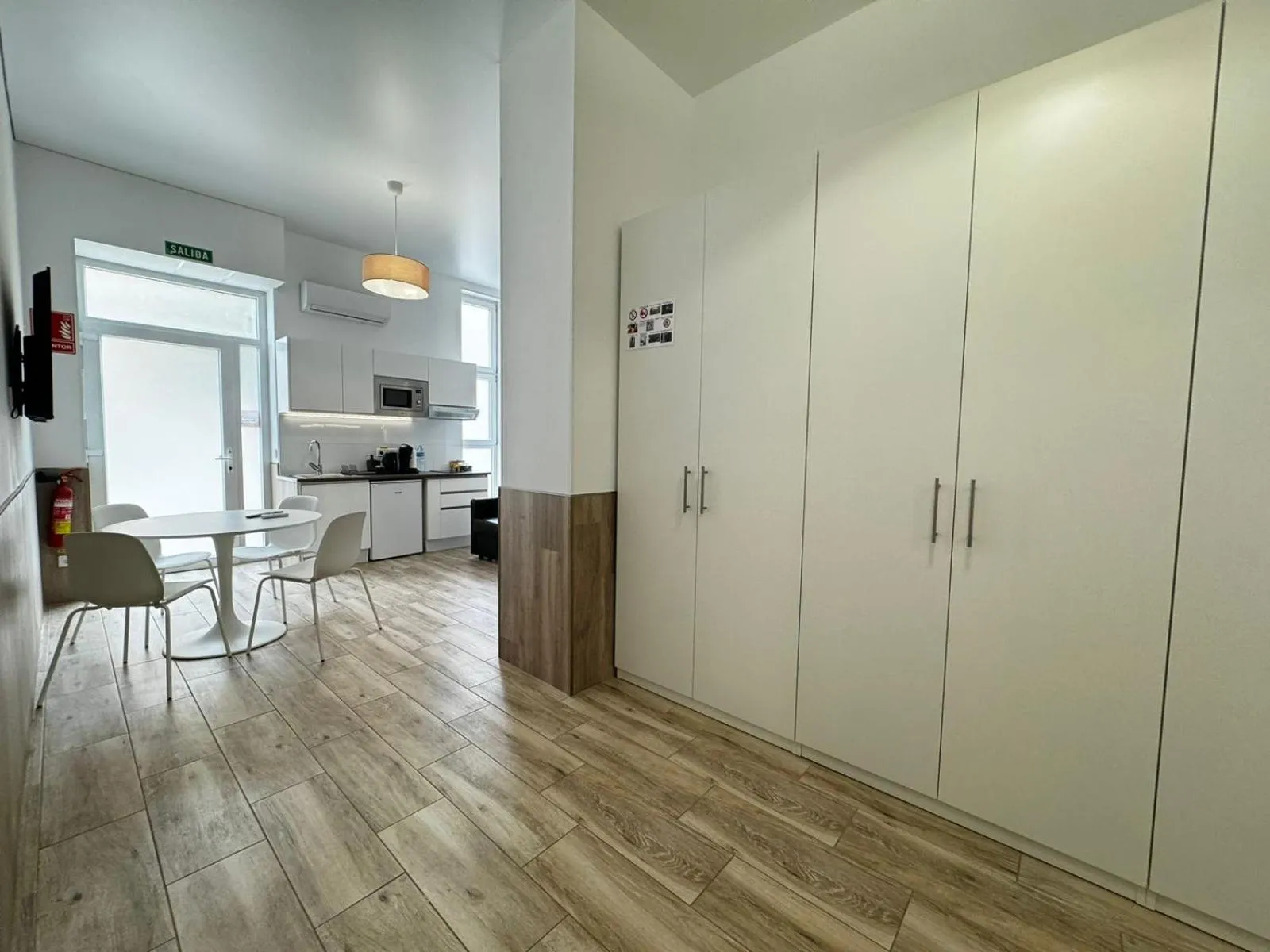 Dining area in Rodrigues 15