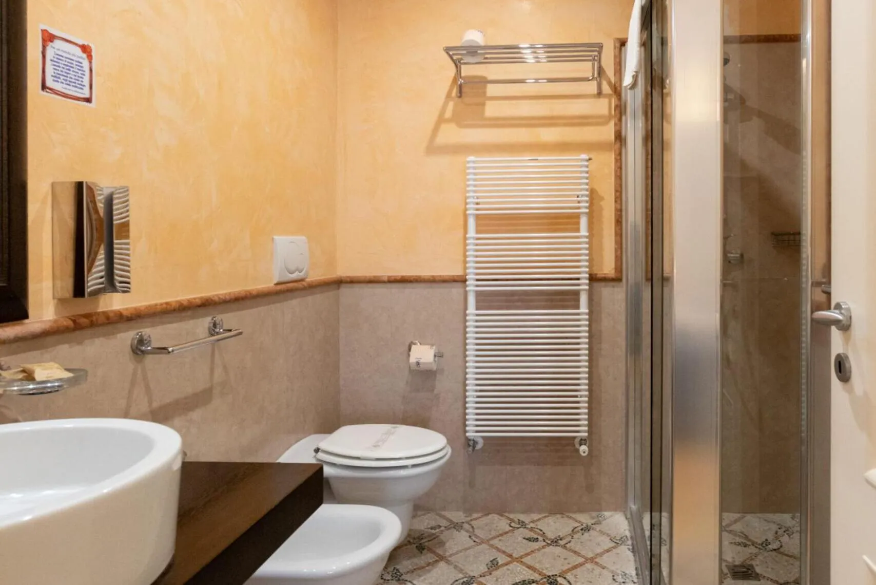 Shower in Hotel Aurora e del Benessere