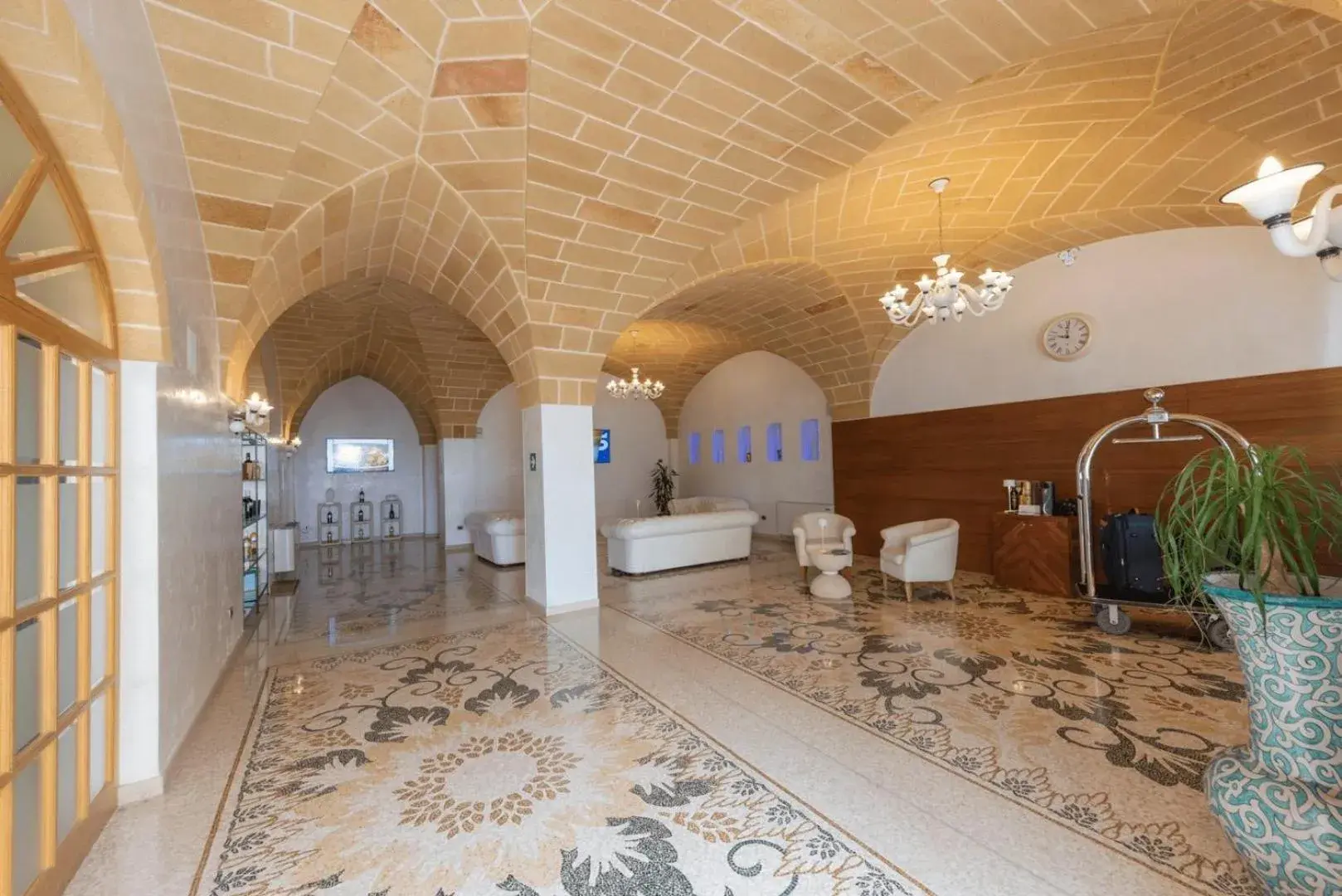 Lobby or reception in Hotel Aurora e del Benessere Lobby or reception in Hotel Aurora e del Benessere