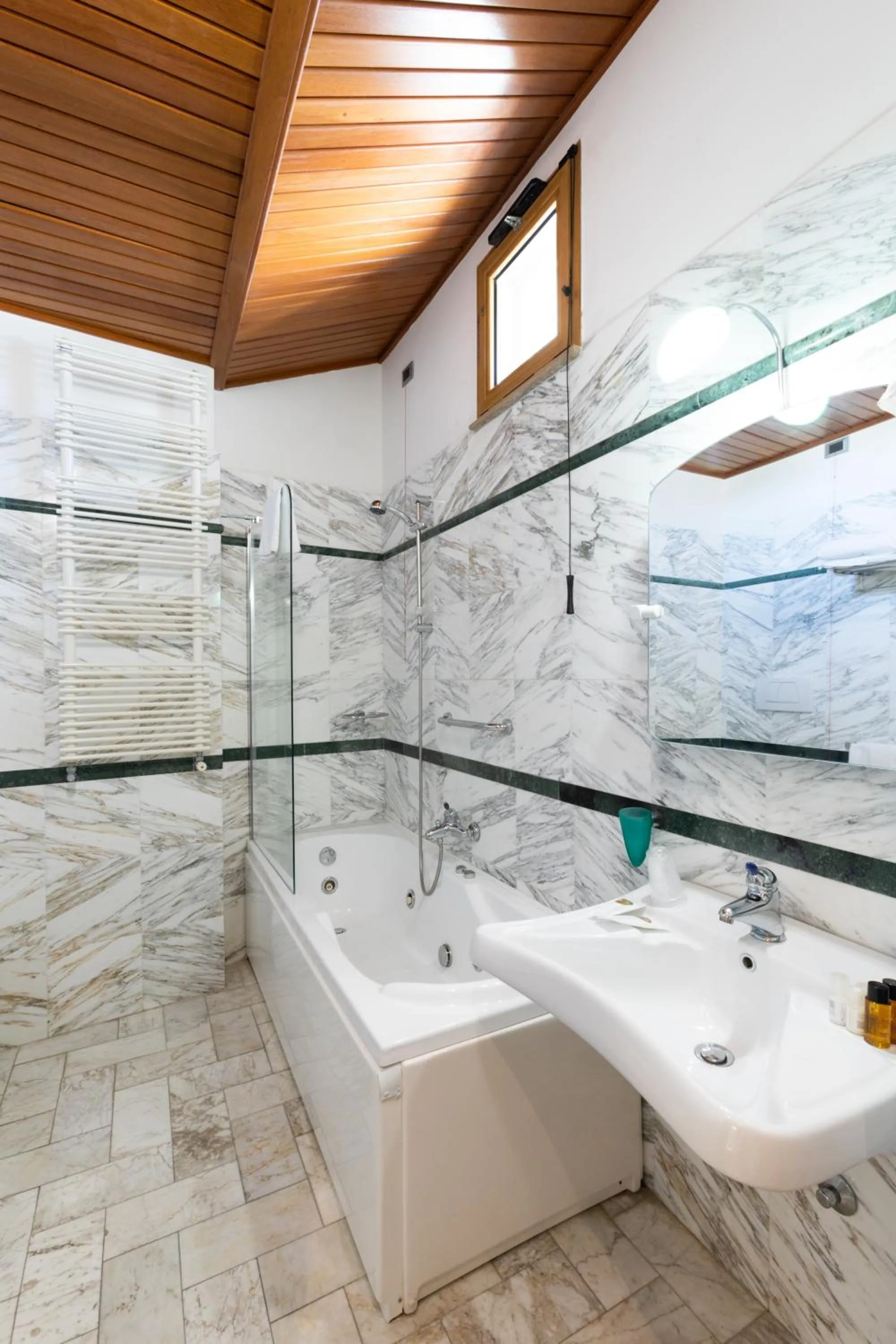 Bathroom in Hotel Aurora e del Benessere