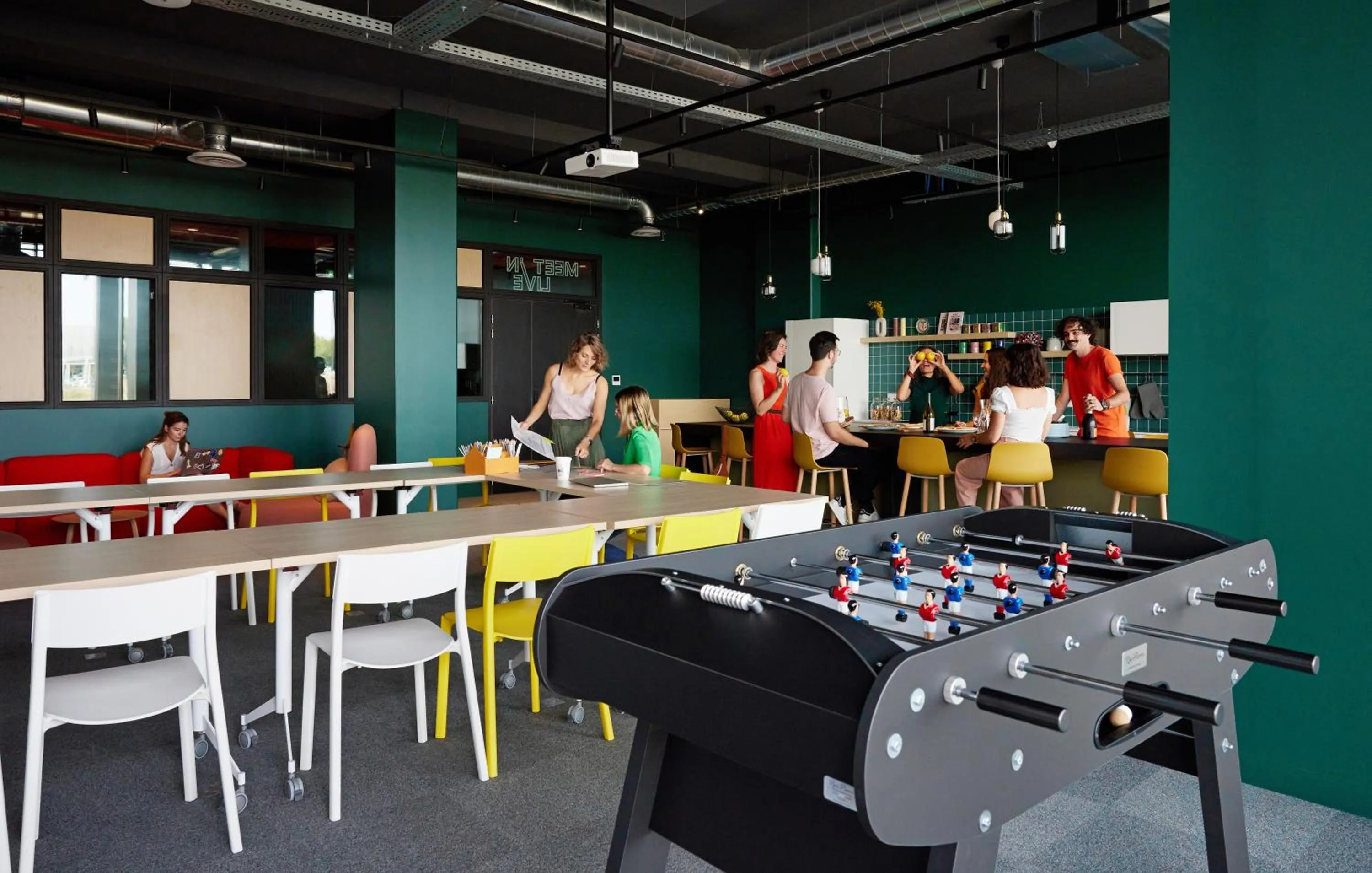 Communal kitchen in Hife Toulouse Sud Labège