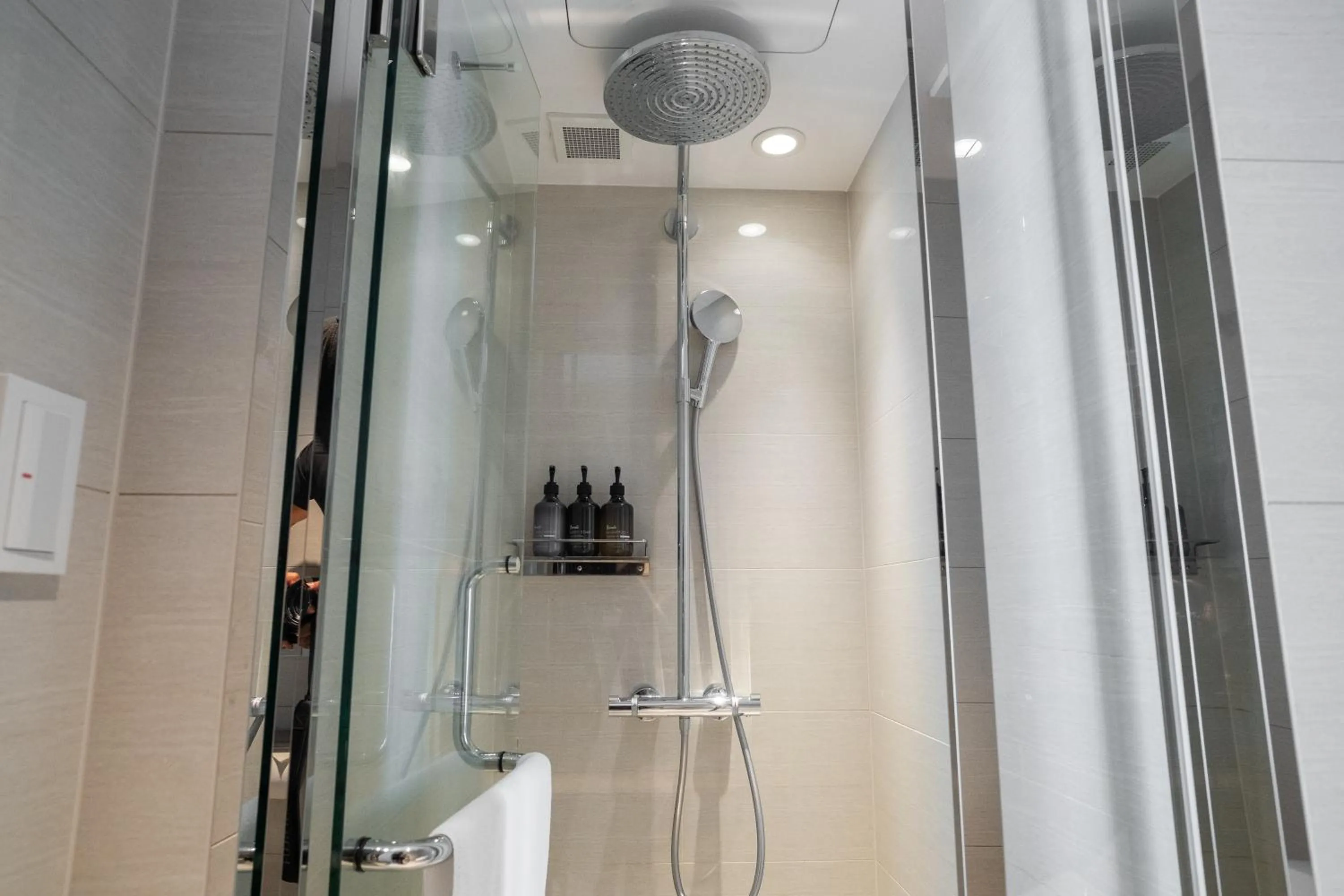 Shower in KABIN Machi