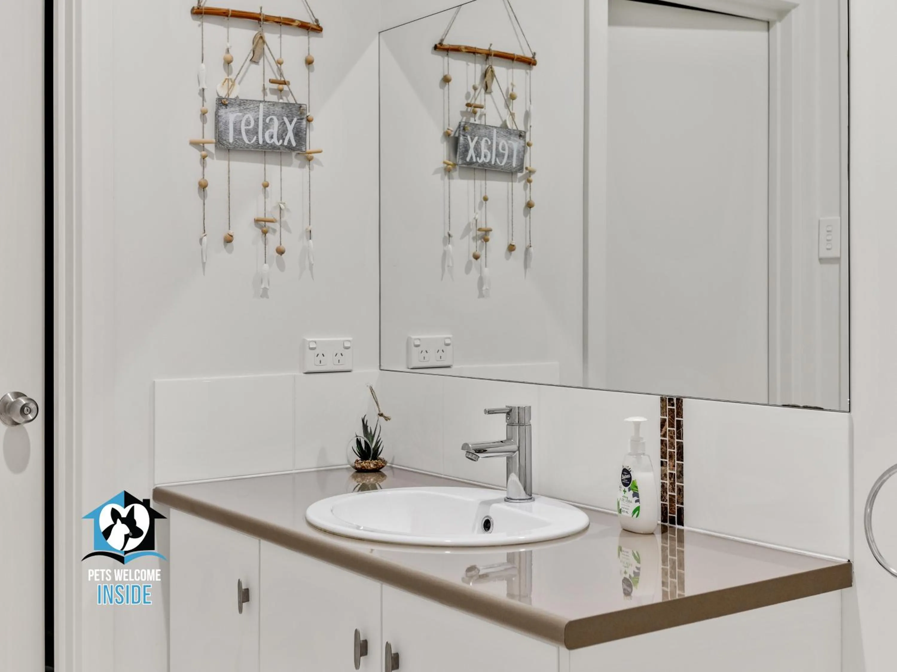 Bathroom in 3BR Contemporary Home with Sea Views