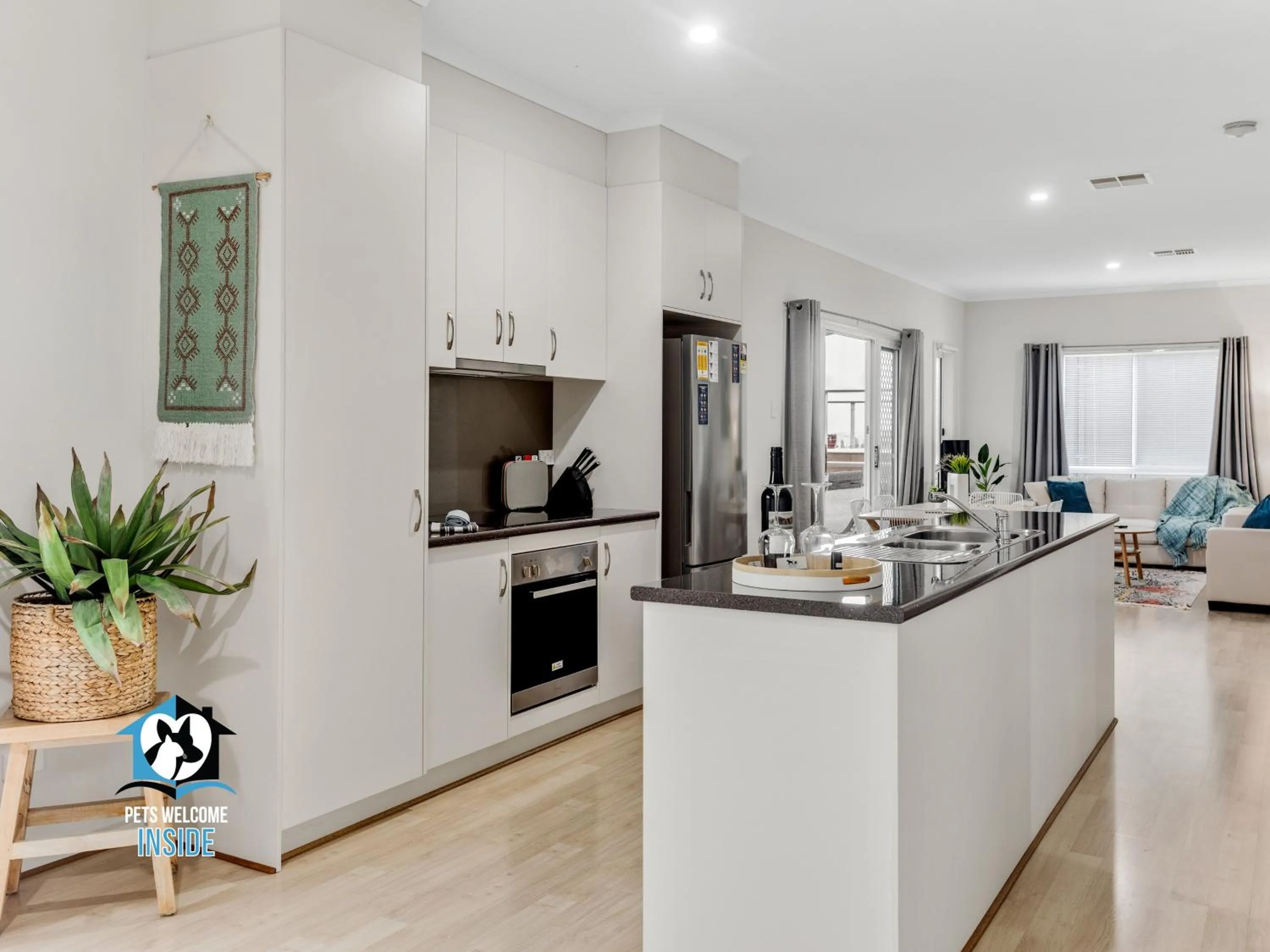 Decorative detail in 3BR Contemporary Home with Sea Views