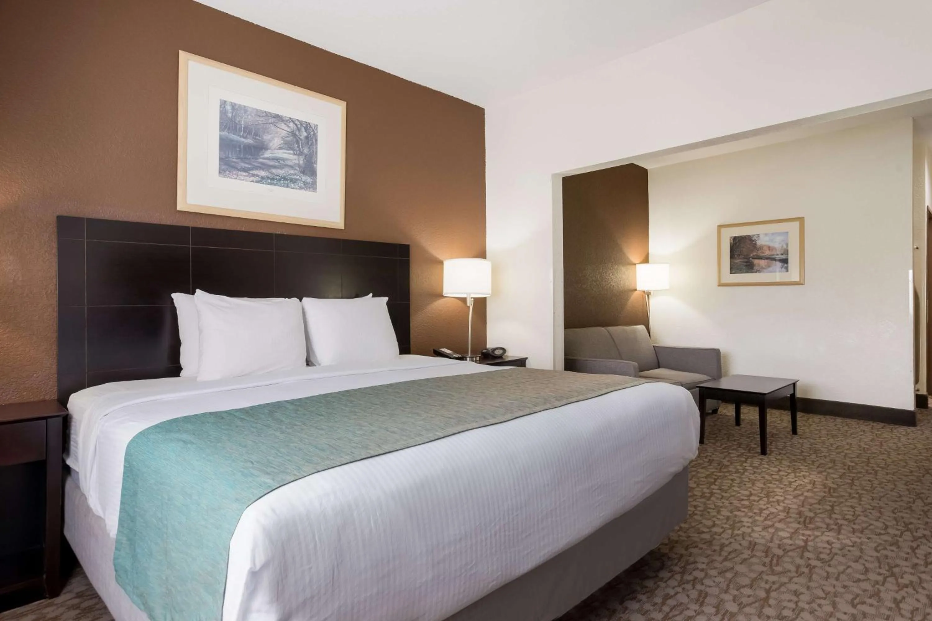 Bedroom, Bed in Best Western Kendallville Inn