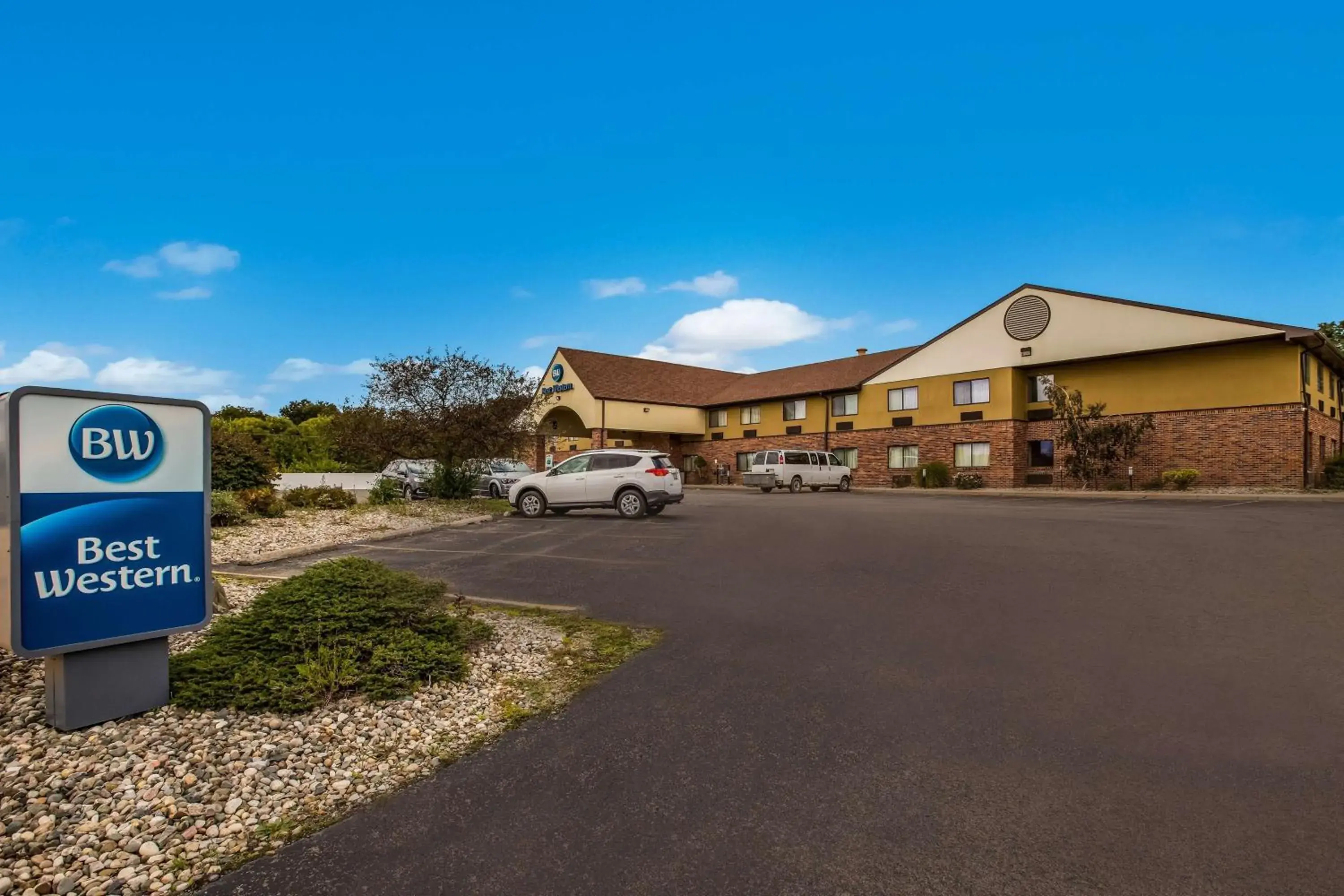 Property building in Best Western Kendallville Inn Property building in Best Western Kendallville Inn