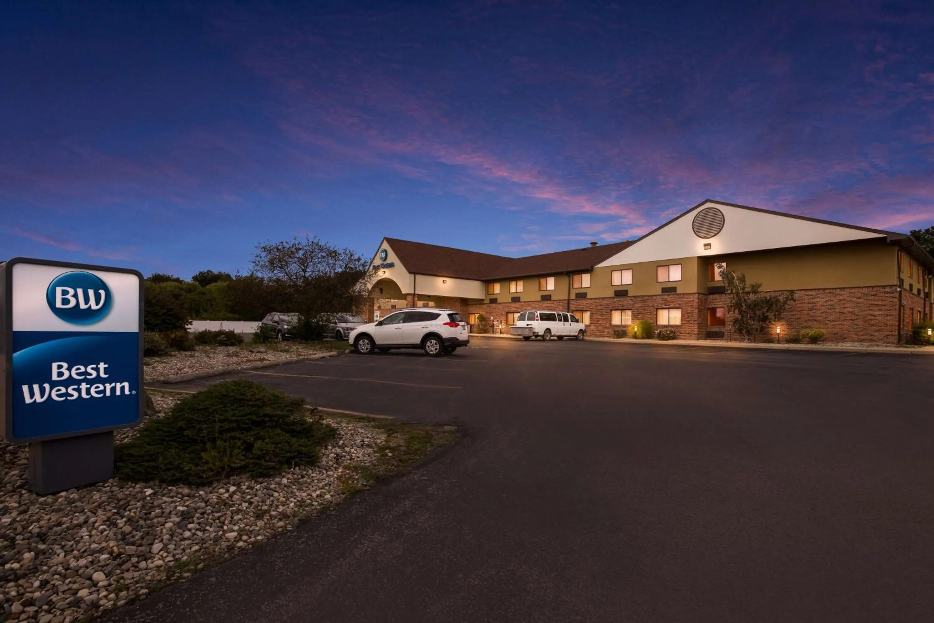 Property building in Best Western Kendallville Inn