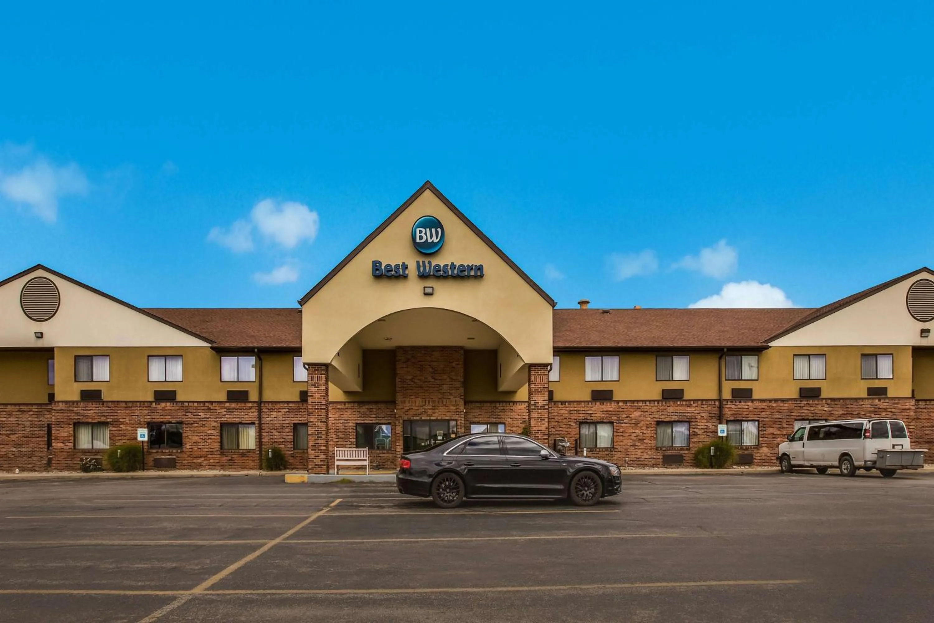 Property building in Best Western Kendallville Inn
